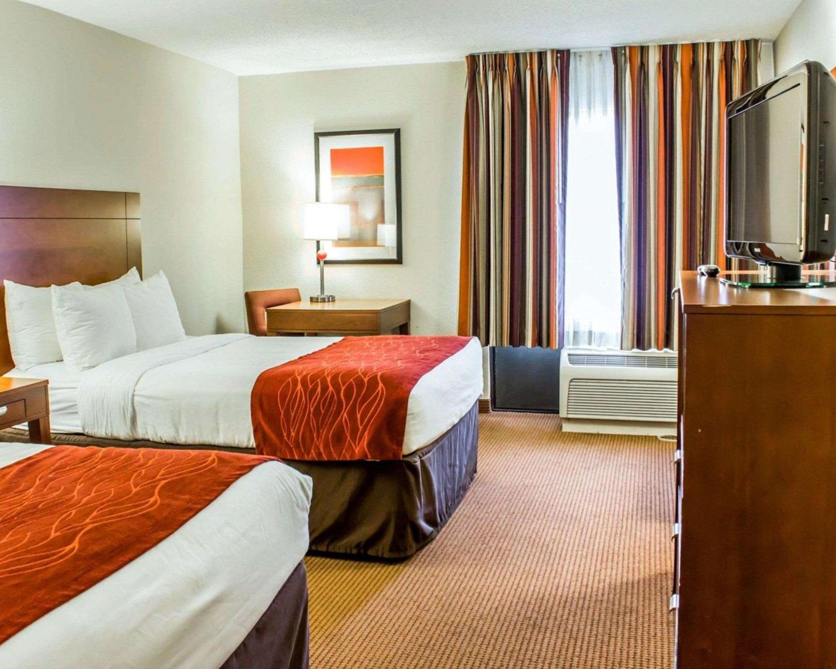 Double Room with Two Double Beds - Non-Smoking - Photo 4