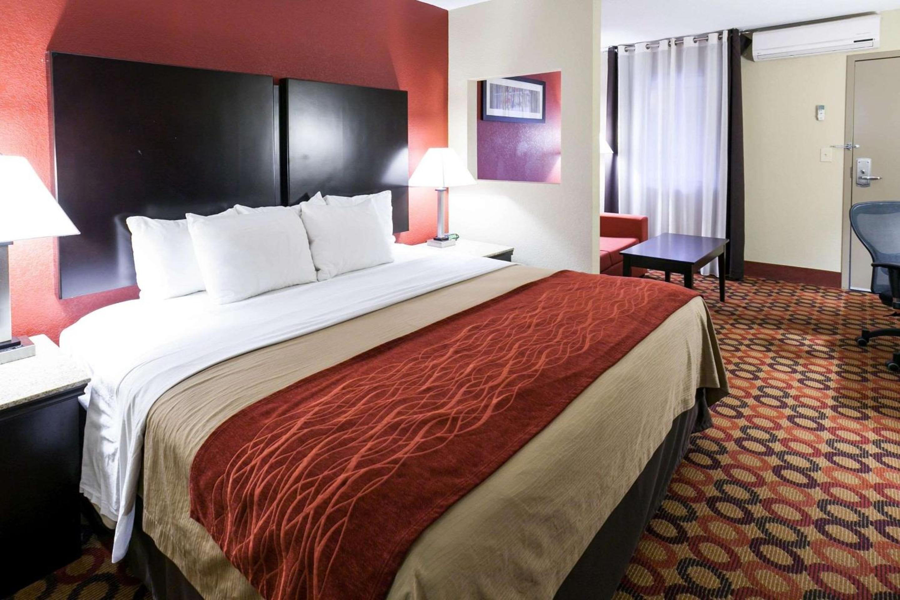 King Suite - Non-Smoking - Photo 1