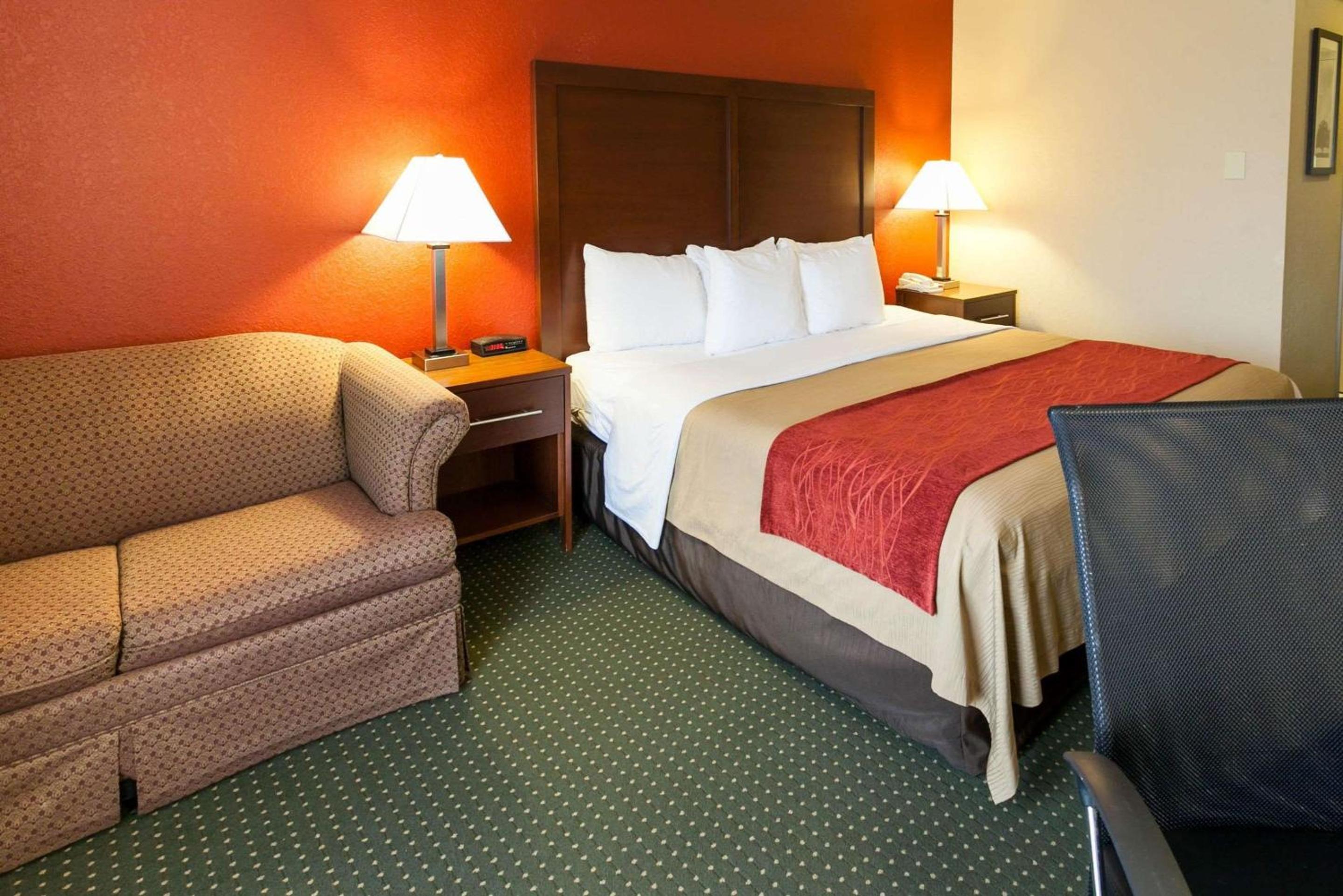 King Room - Non-Smoking - Photo 2