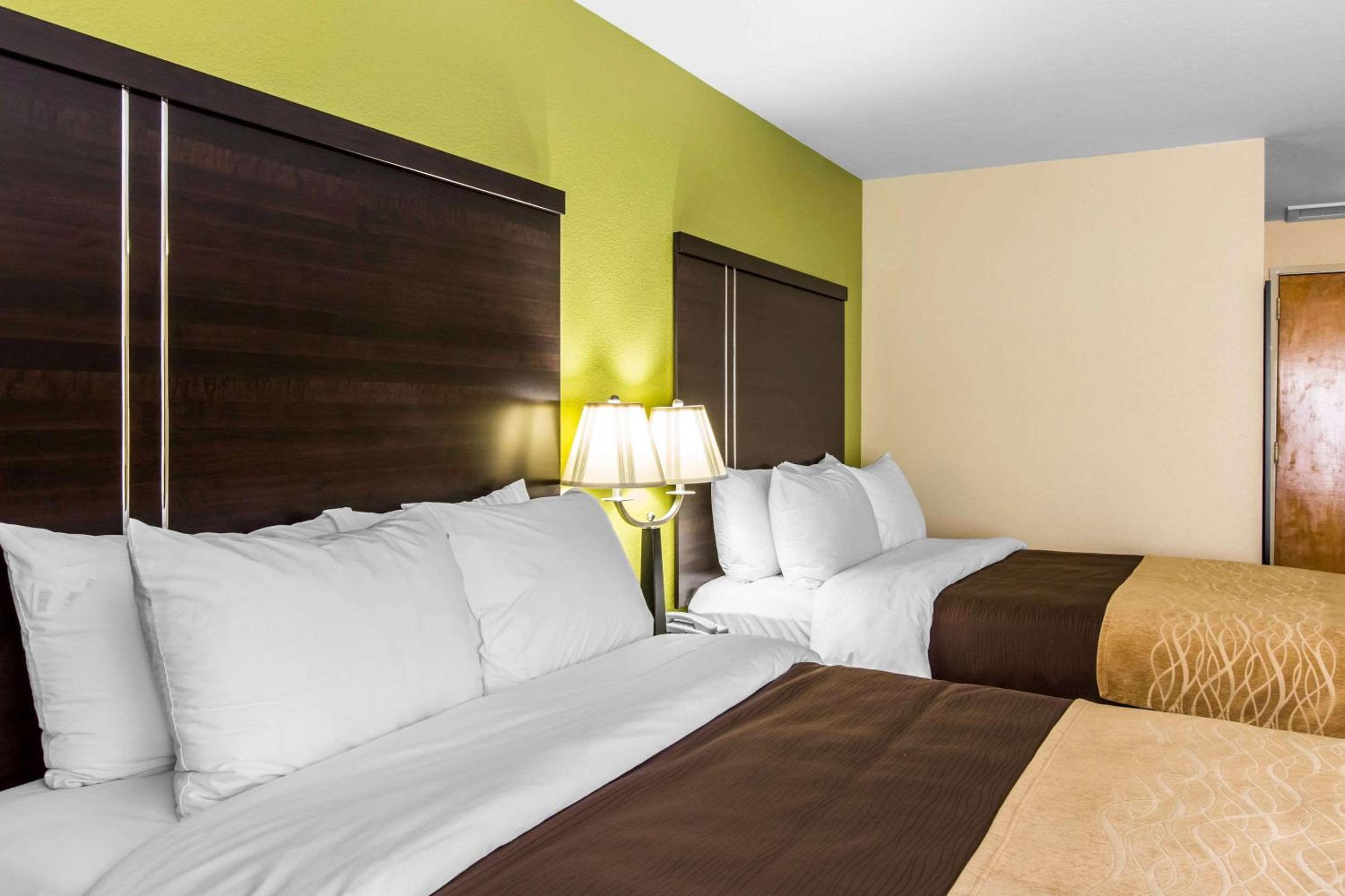 Double Room with Two Double Beds - Smoking - Photo 4
