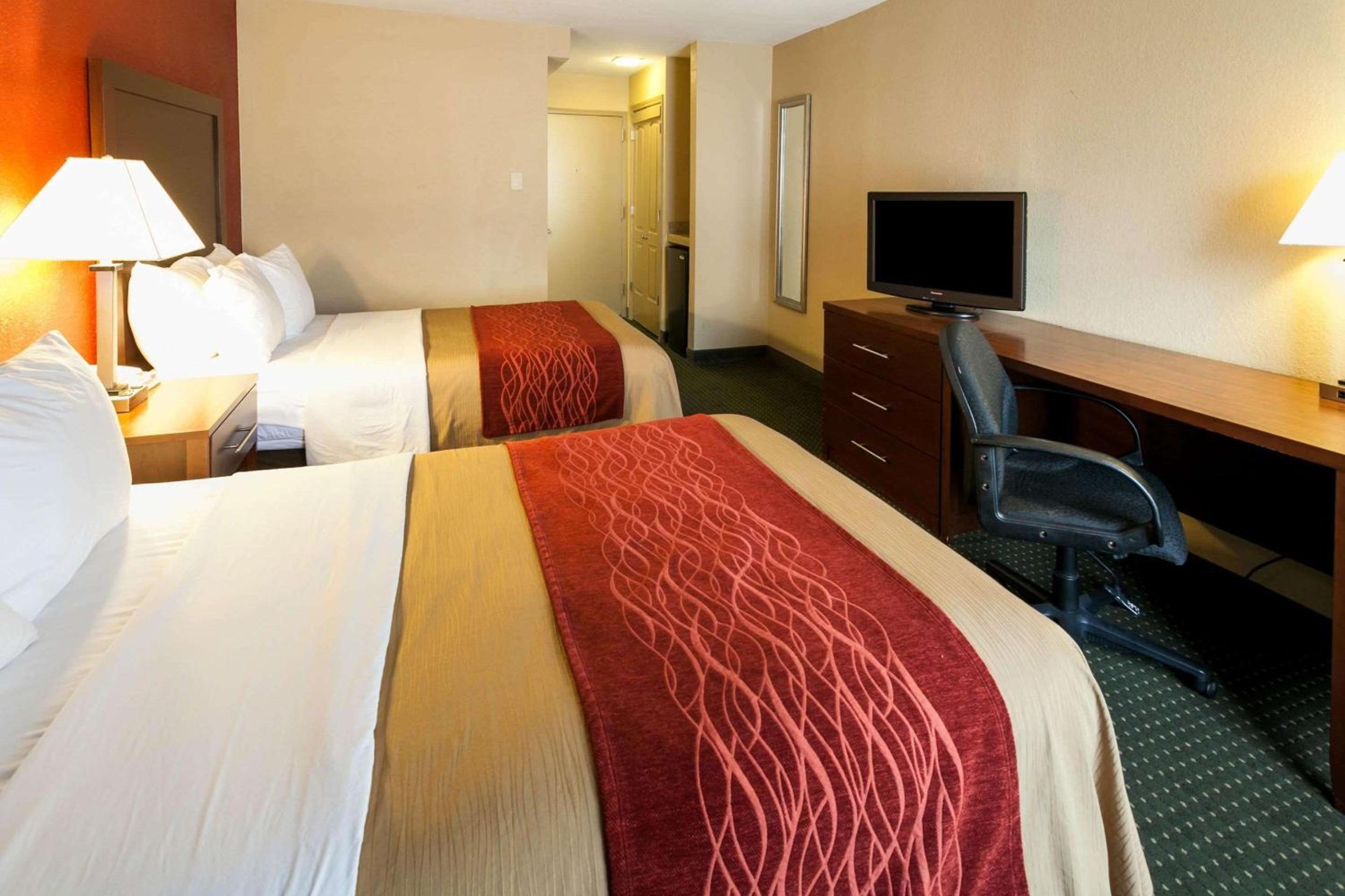 Double Room with Two Double Beds - Non-Smoking - Photo 3