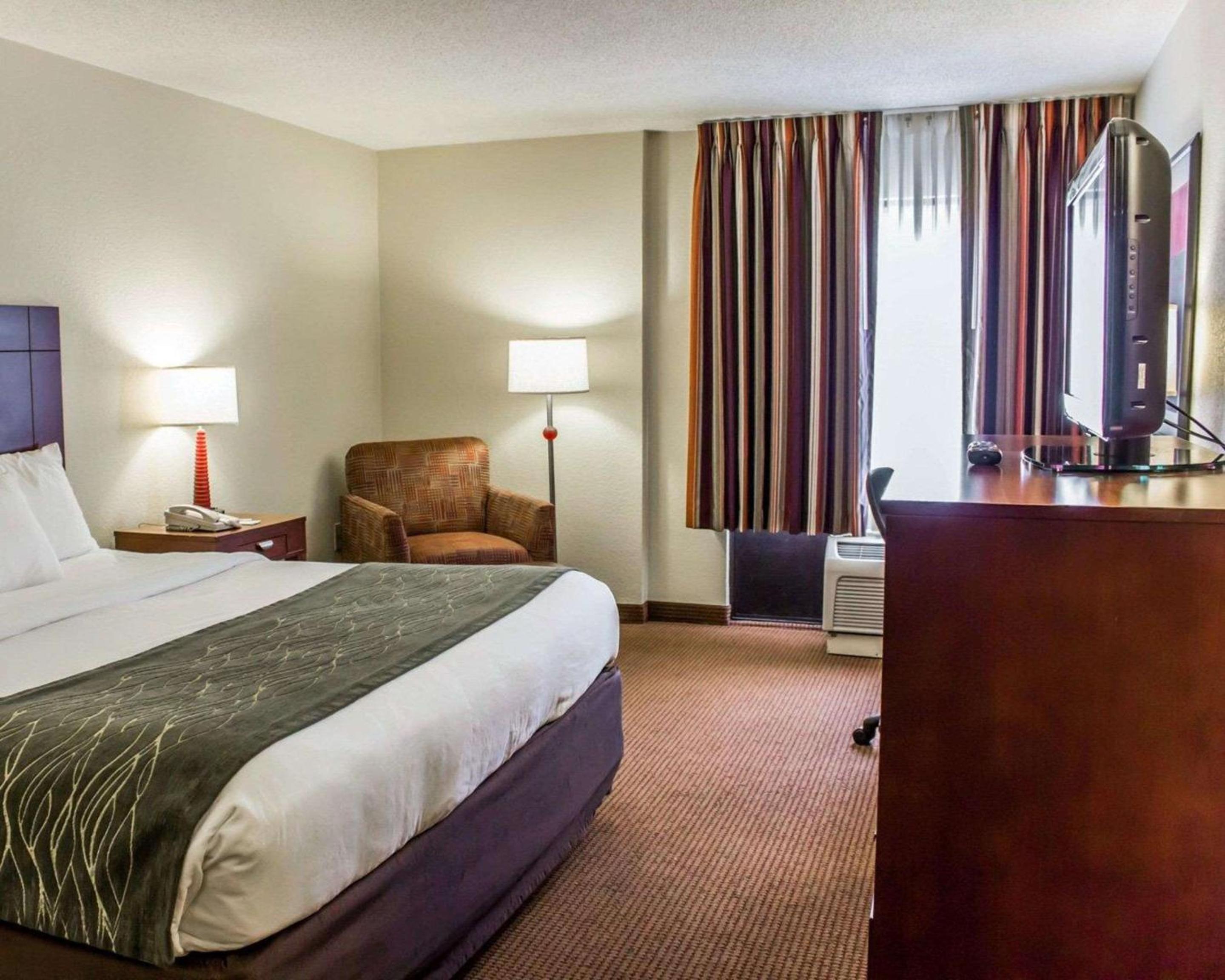 King Room - Non-Smoking - Photo 5