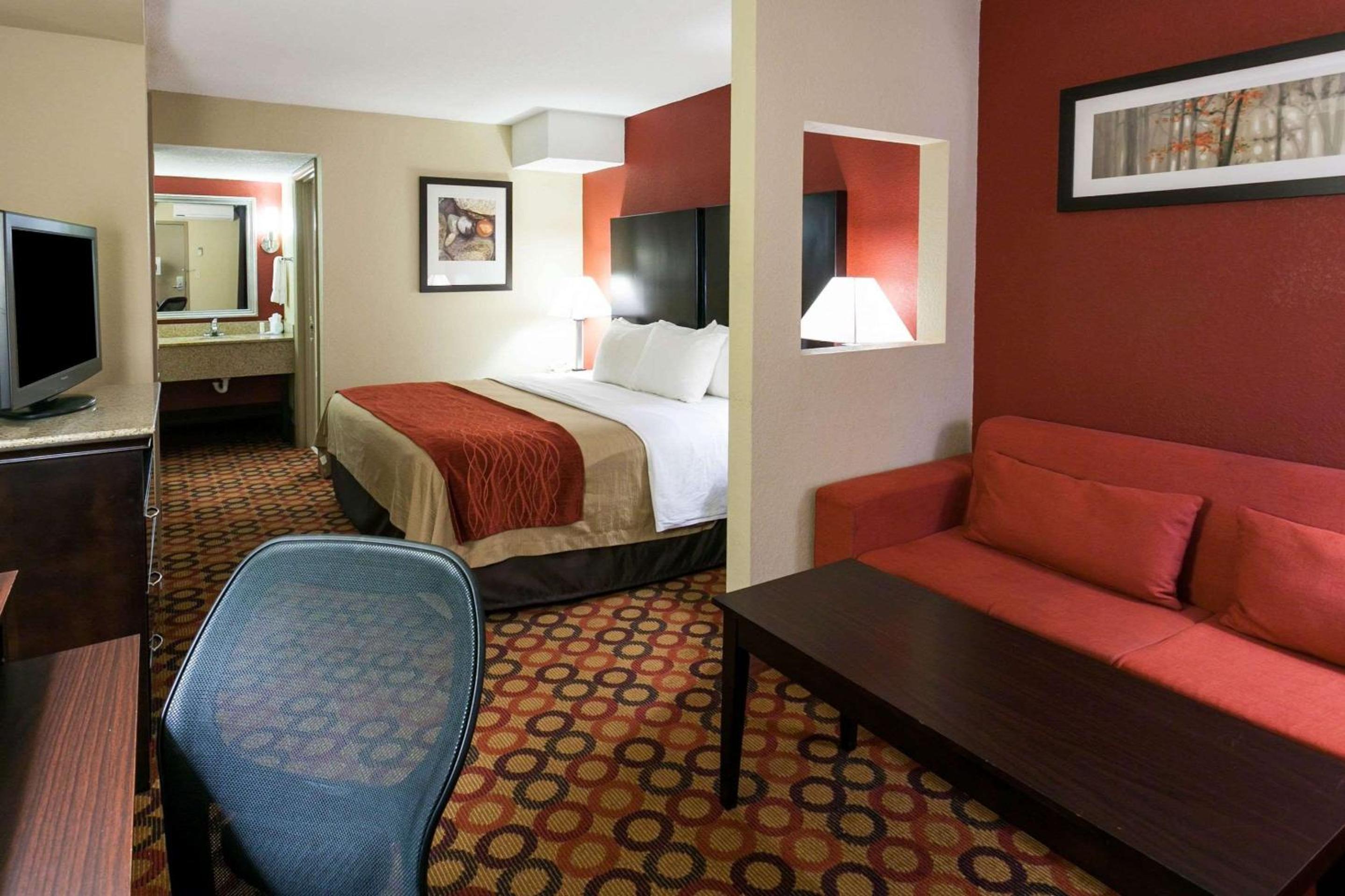 King Suite - Non-Smoking - Photo 2
