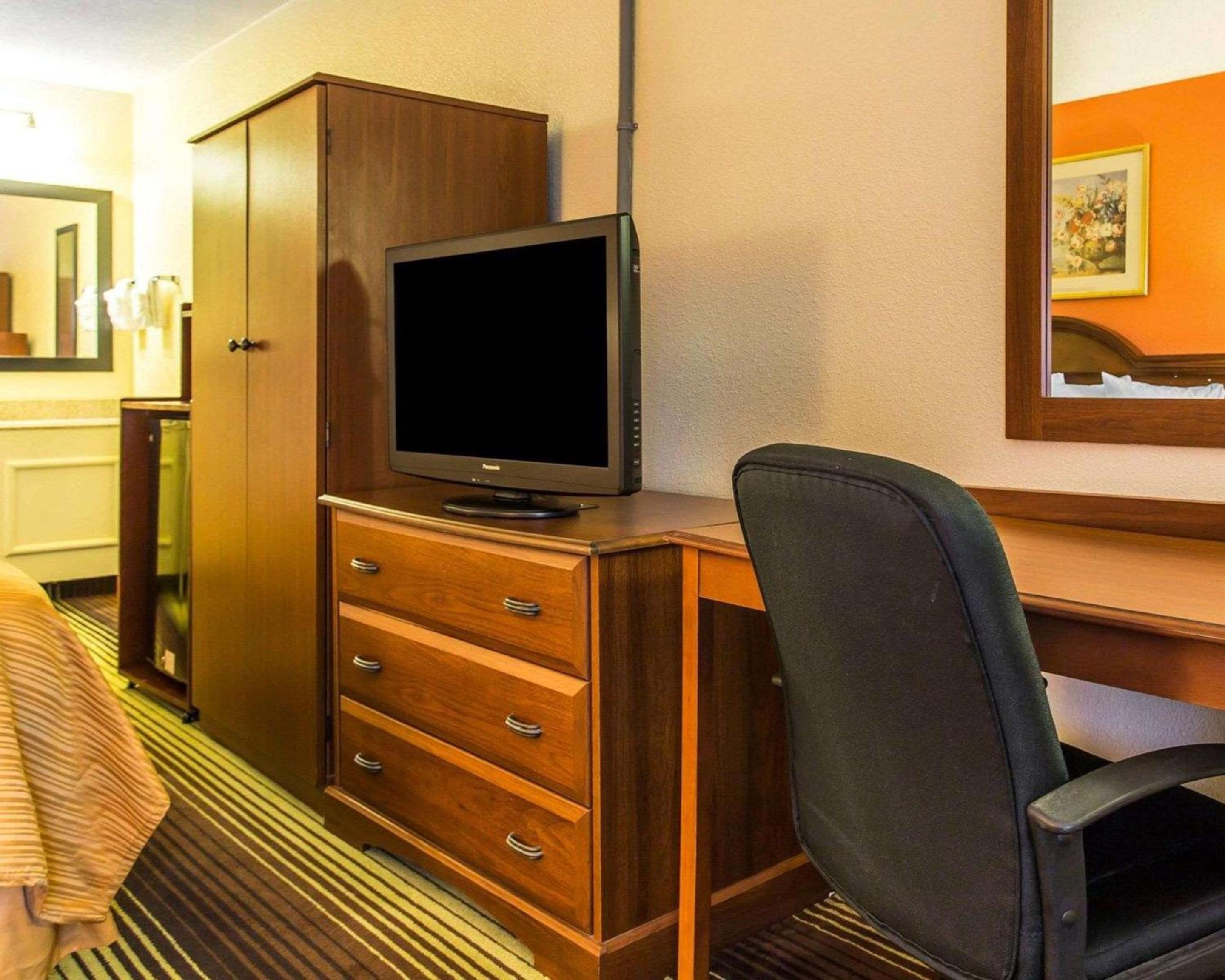Double Room with Two Double Beds - Smoking - Photo 6
