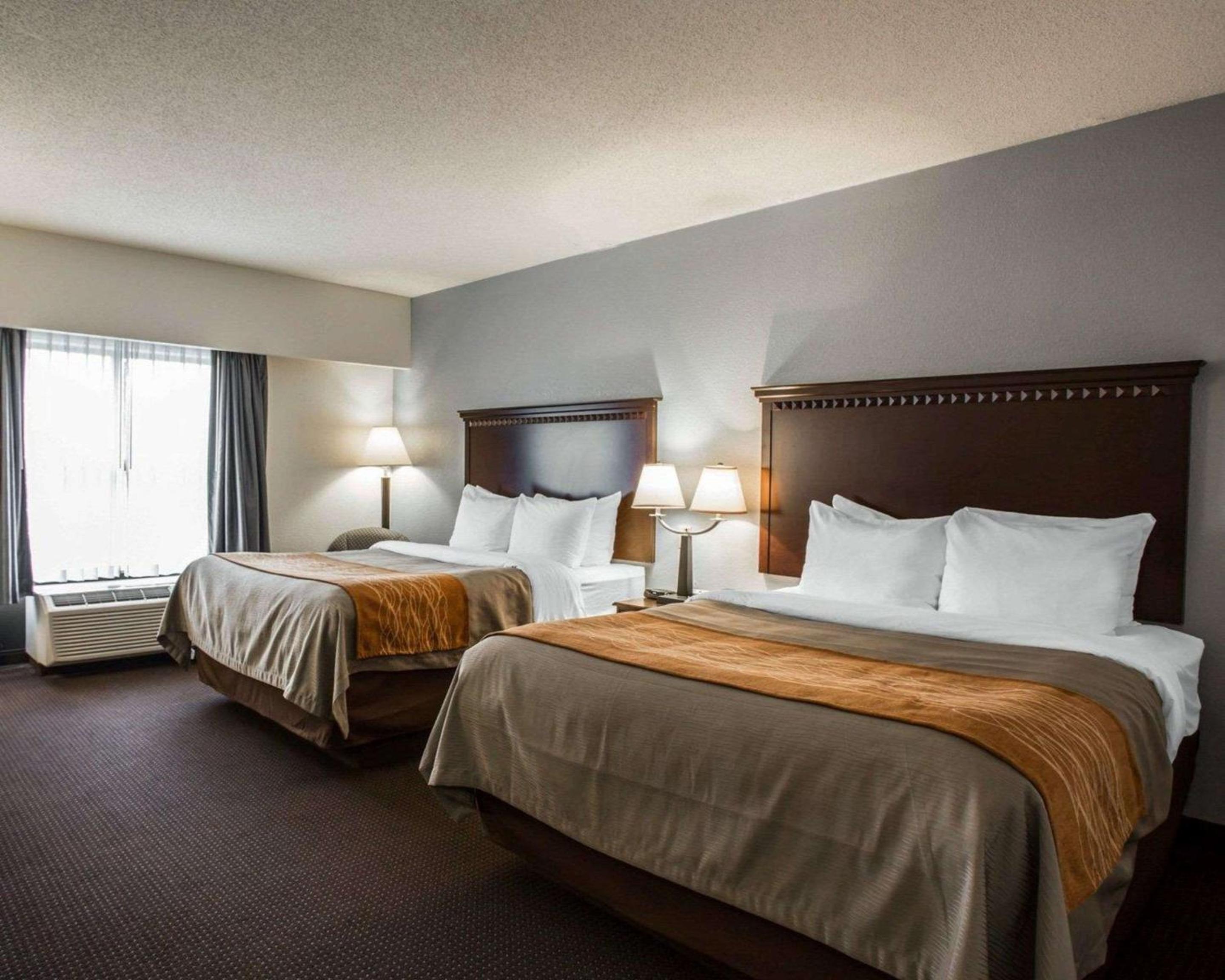 Queen Room with 2 Queen Beds - Disability Access/Non-Smoking - Photo 4