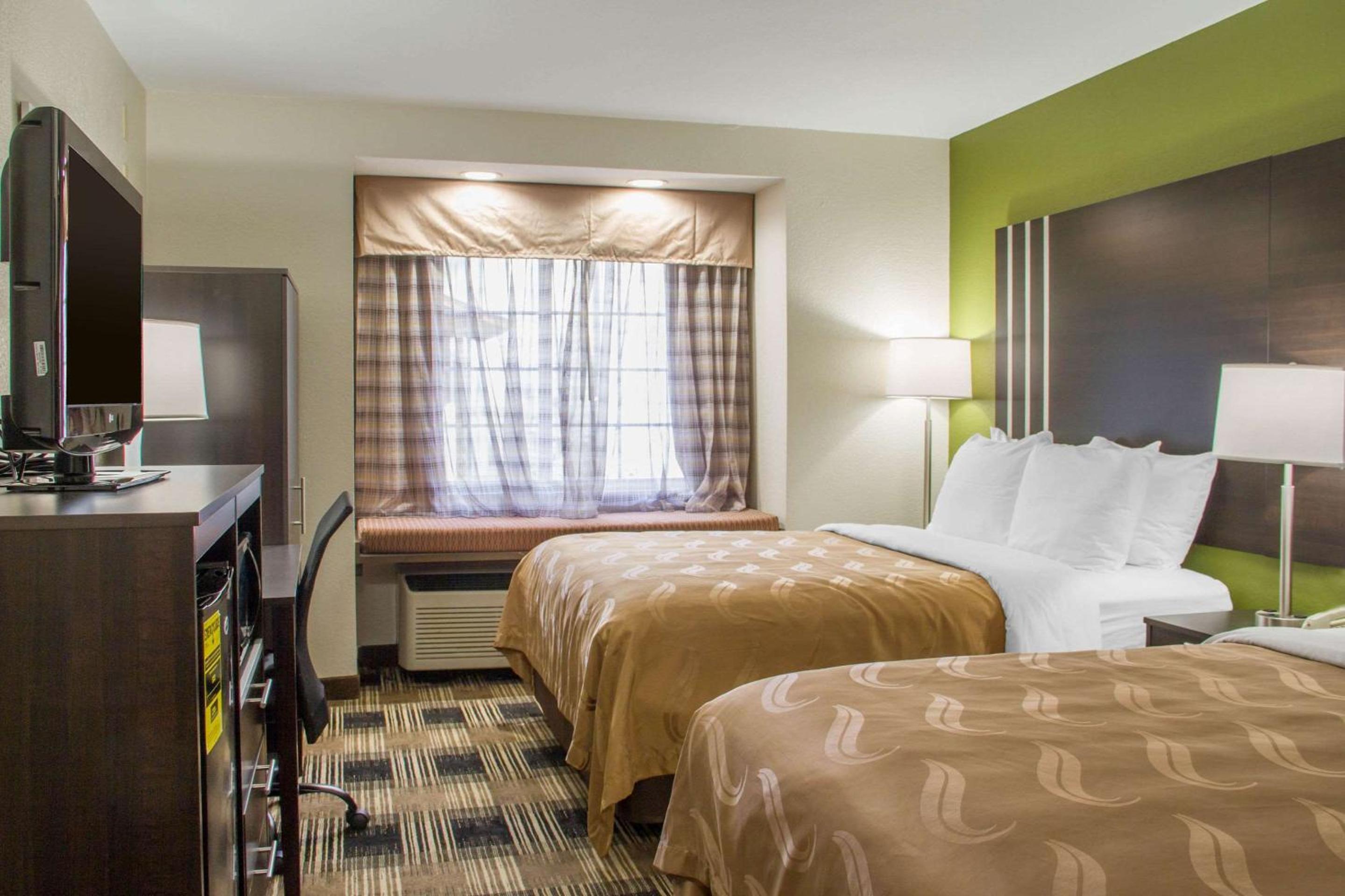 Queen Room with Two Queen Beds - Non-Smoking - Photo 1