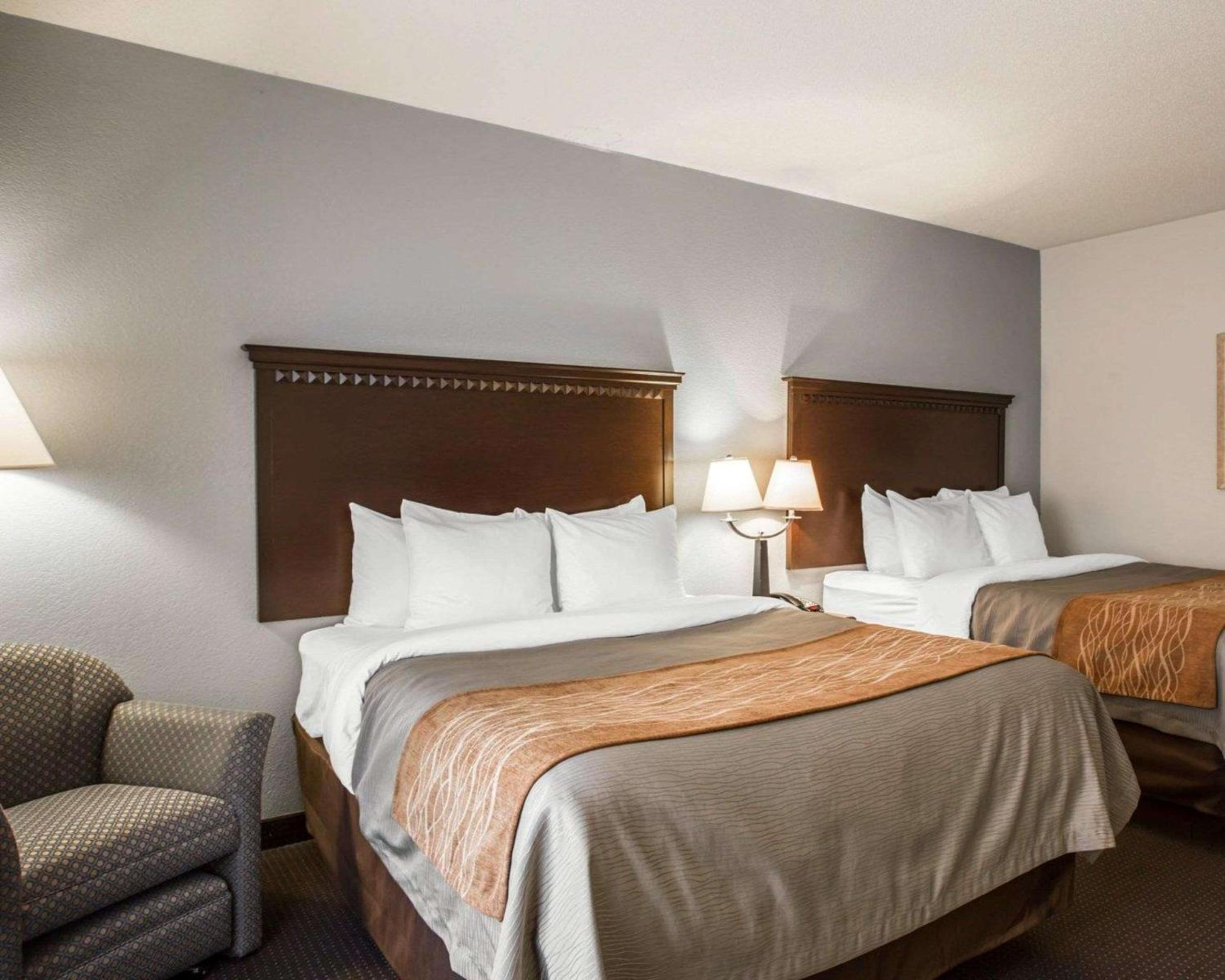 Queen Room with 2 Queen Beds - Disability Access/Non-Smoking - Photo 3
