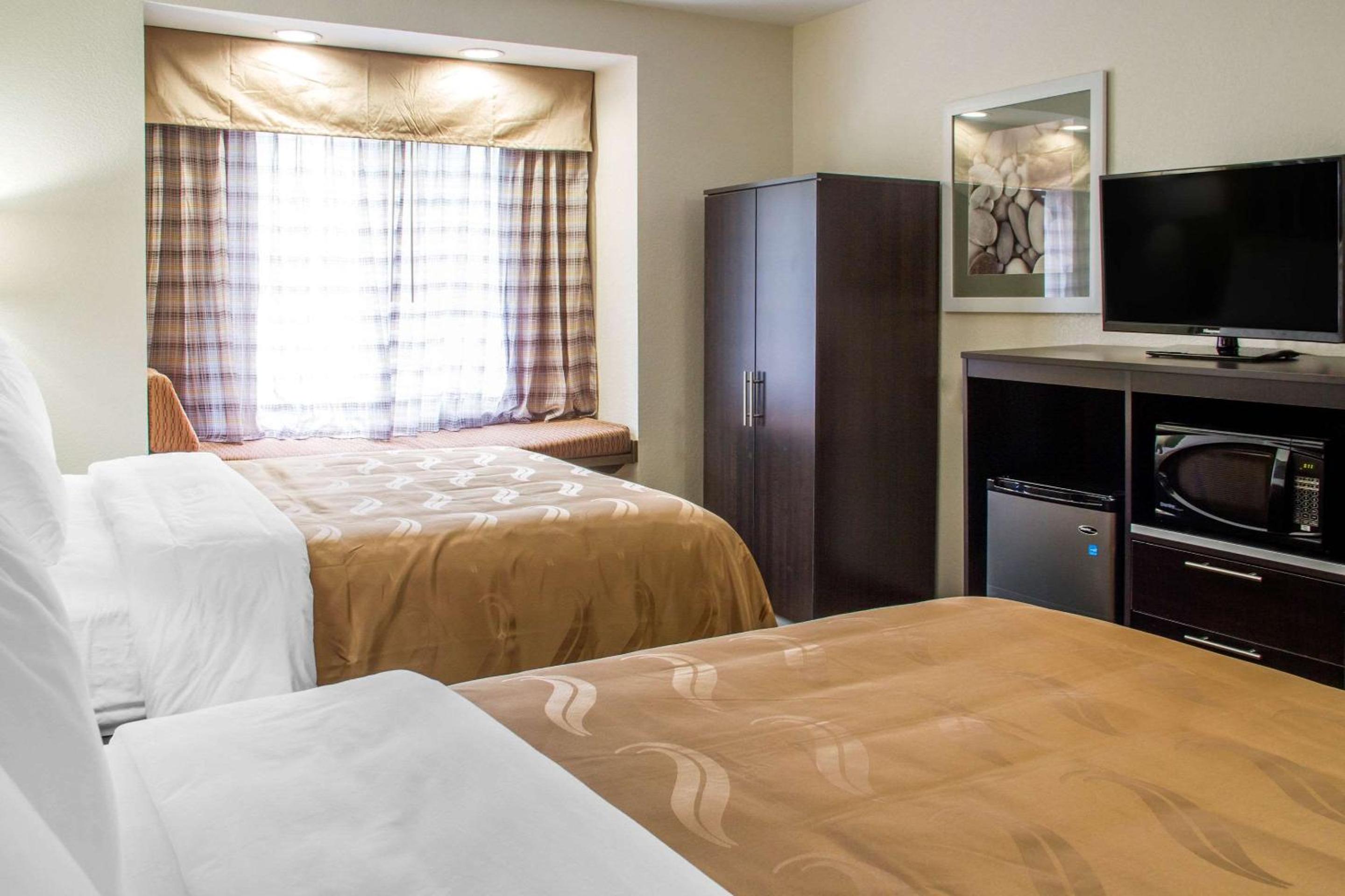Queen Room with Two Queen Beds - Accessible/Non-Smoking  - Photo 3