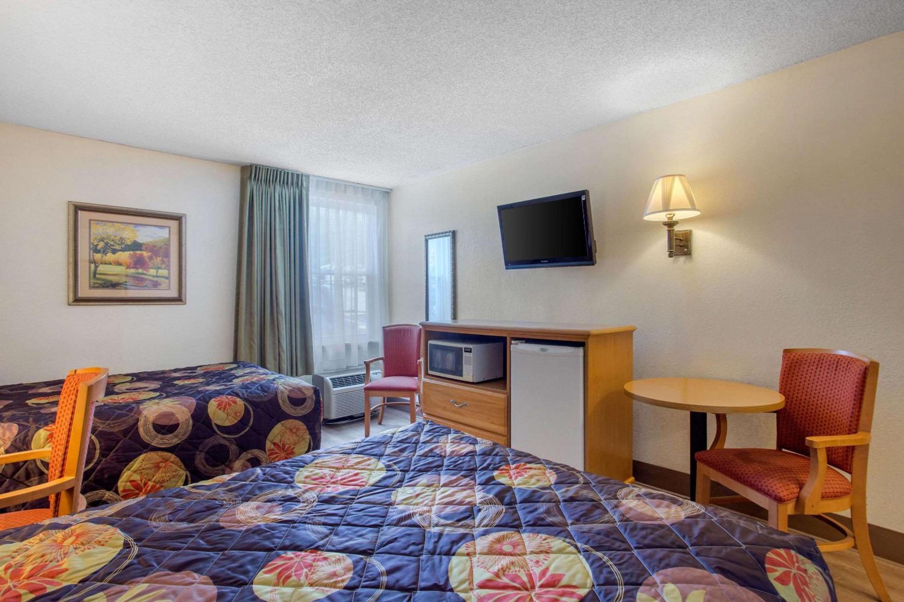 Double Room with Two Double Beds - Non-Smoking - Photo 1