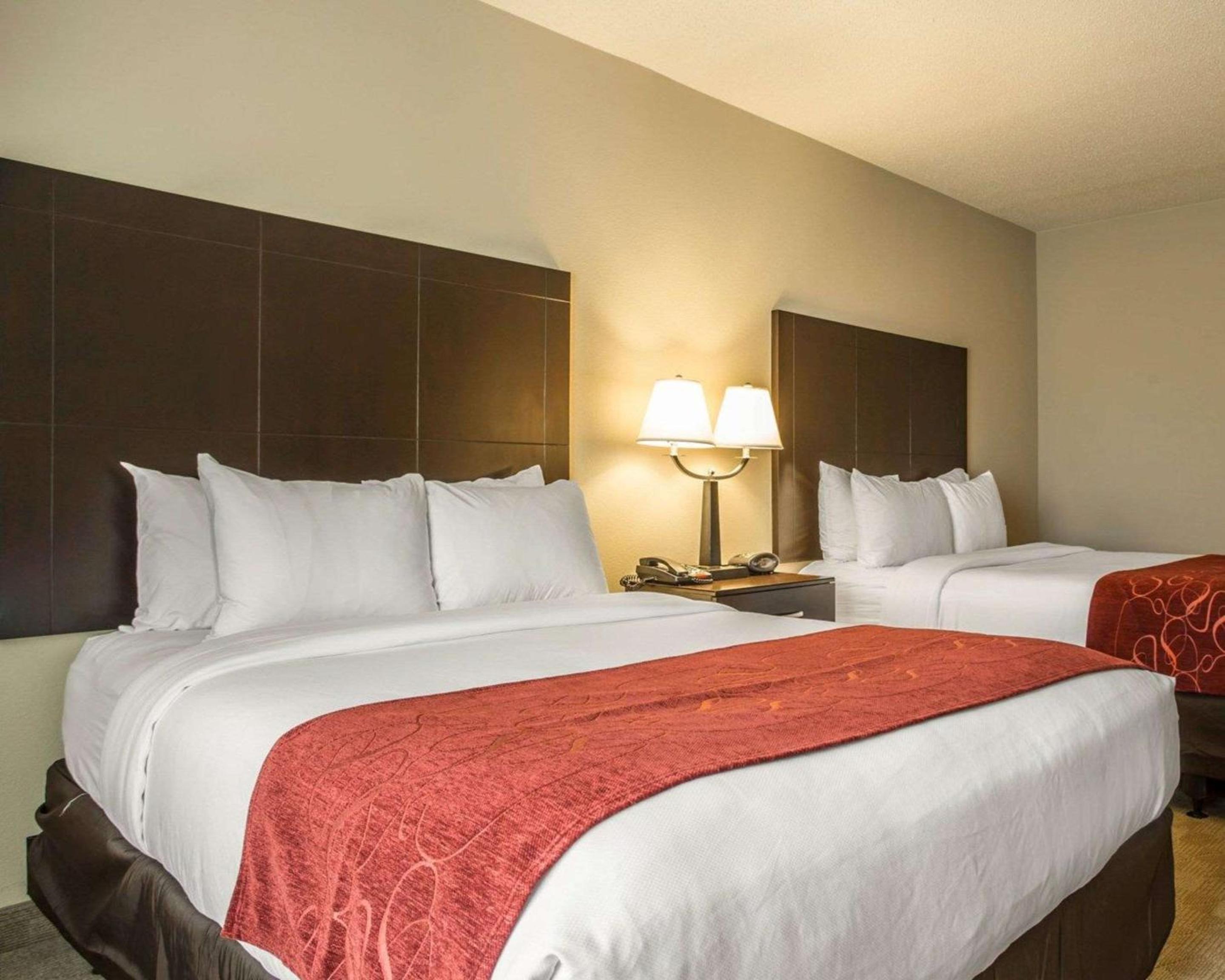Queen Suite with Two Queen Beds - Photo 7