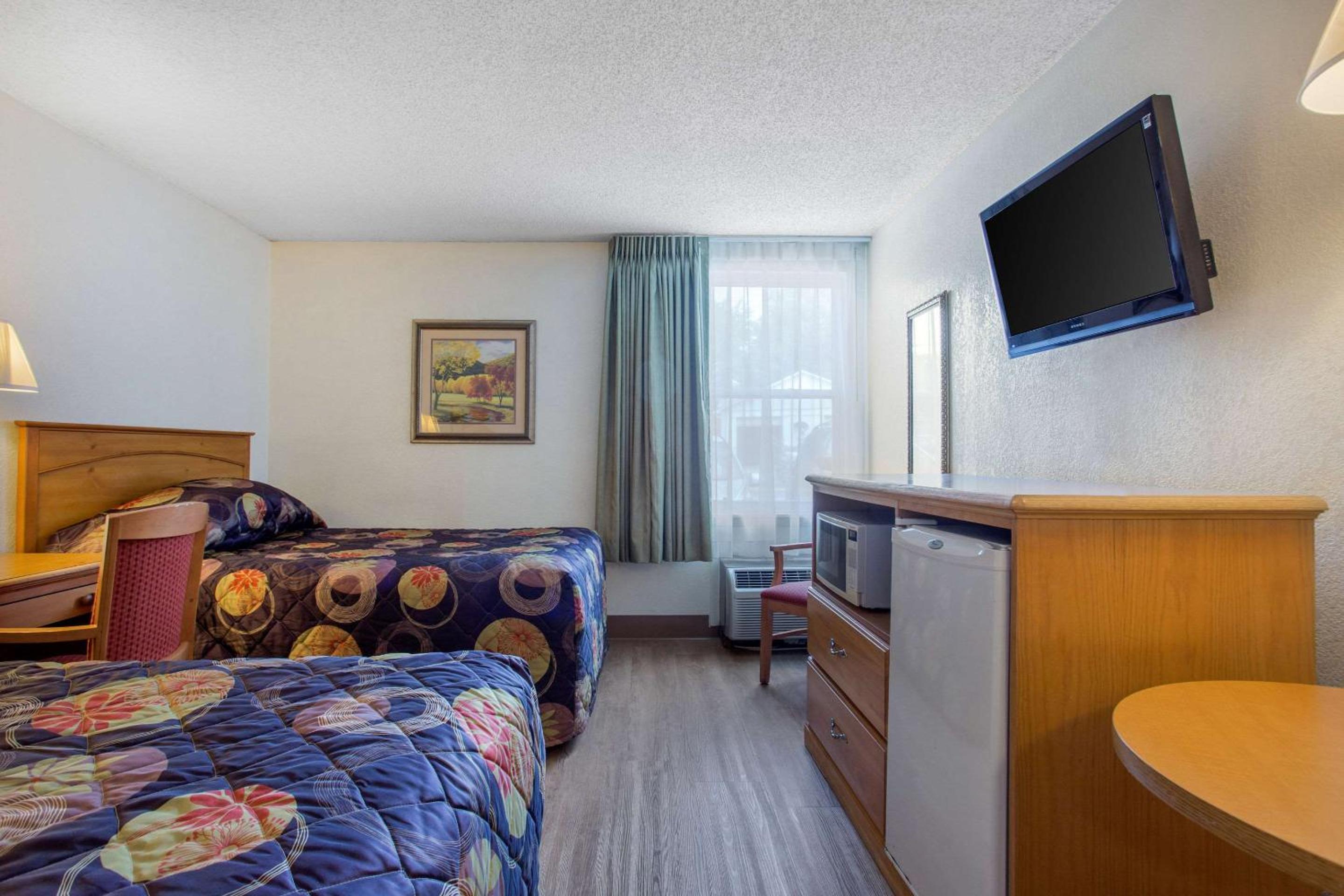 Double Room with Two Double Beds - Non-Smoking - Photo 7