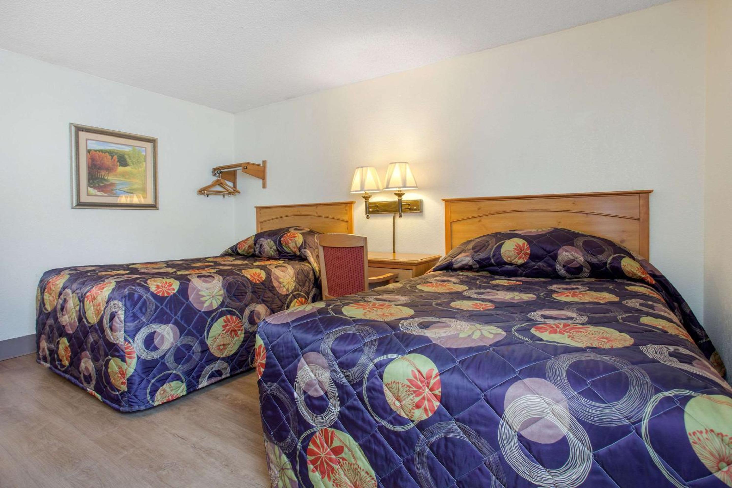 Double Room with Two Double Beds - Non-Smoking - Photo 6