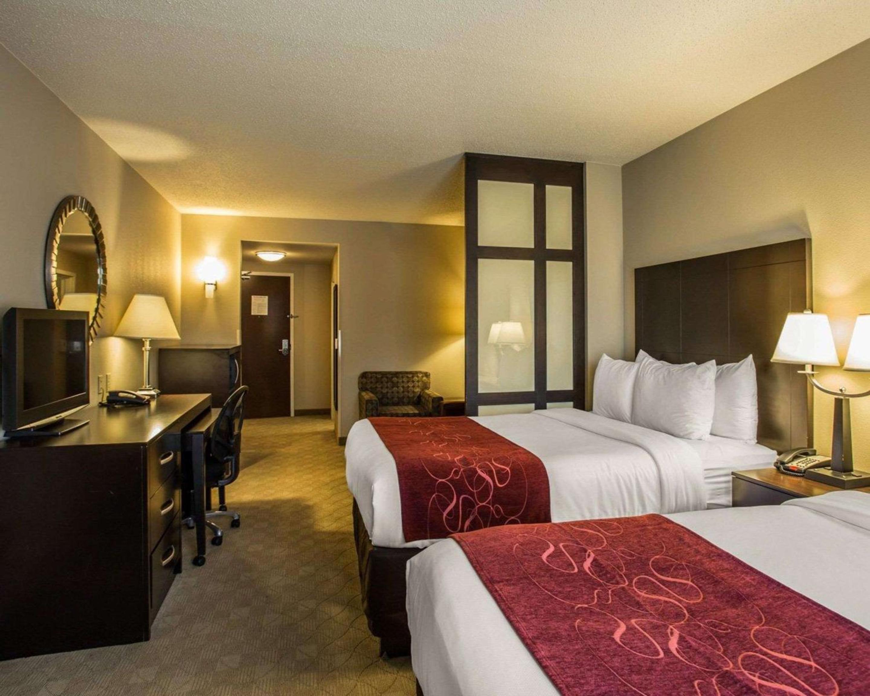 Queen Suite with Two Queen Beds - Photo 9