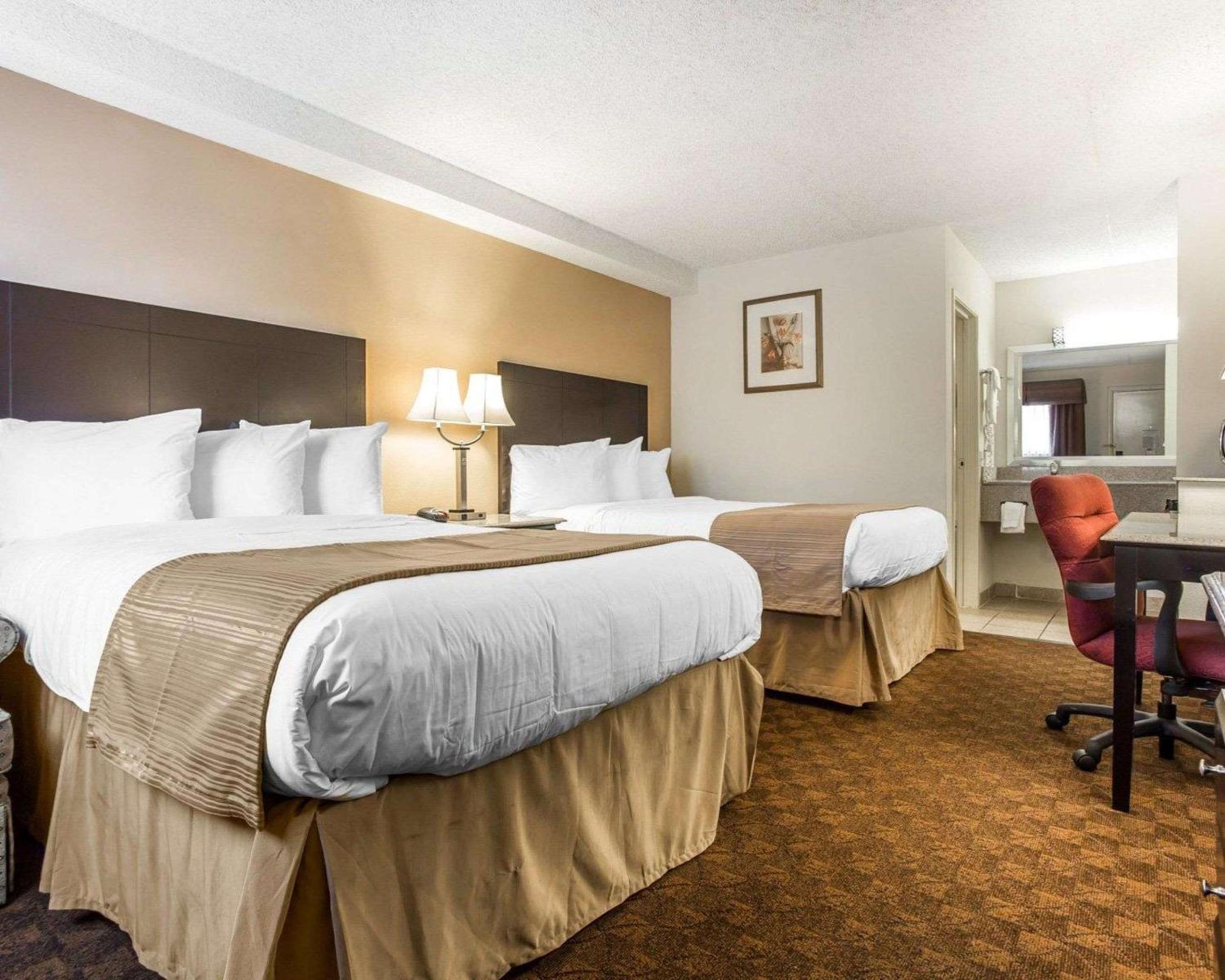 Double Room with Two Double Beds - Non-Smoking photo 3