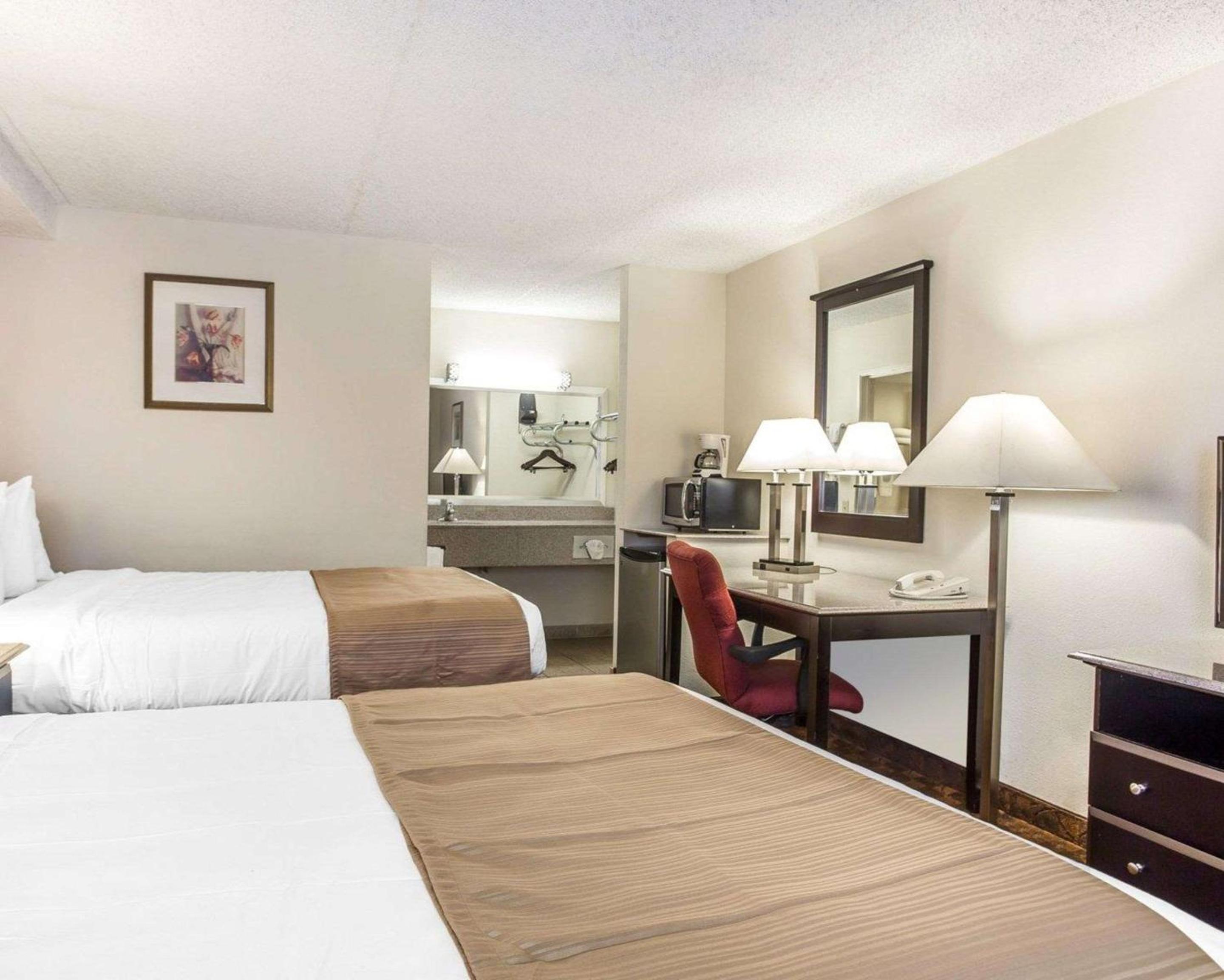 Double Room with Two Double Beds - Non-Smoking photo 2