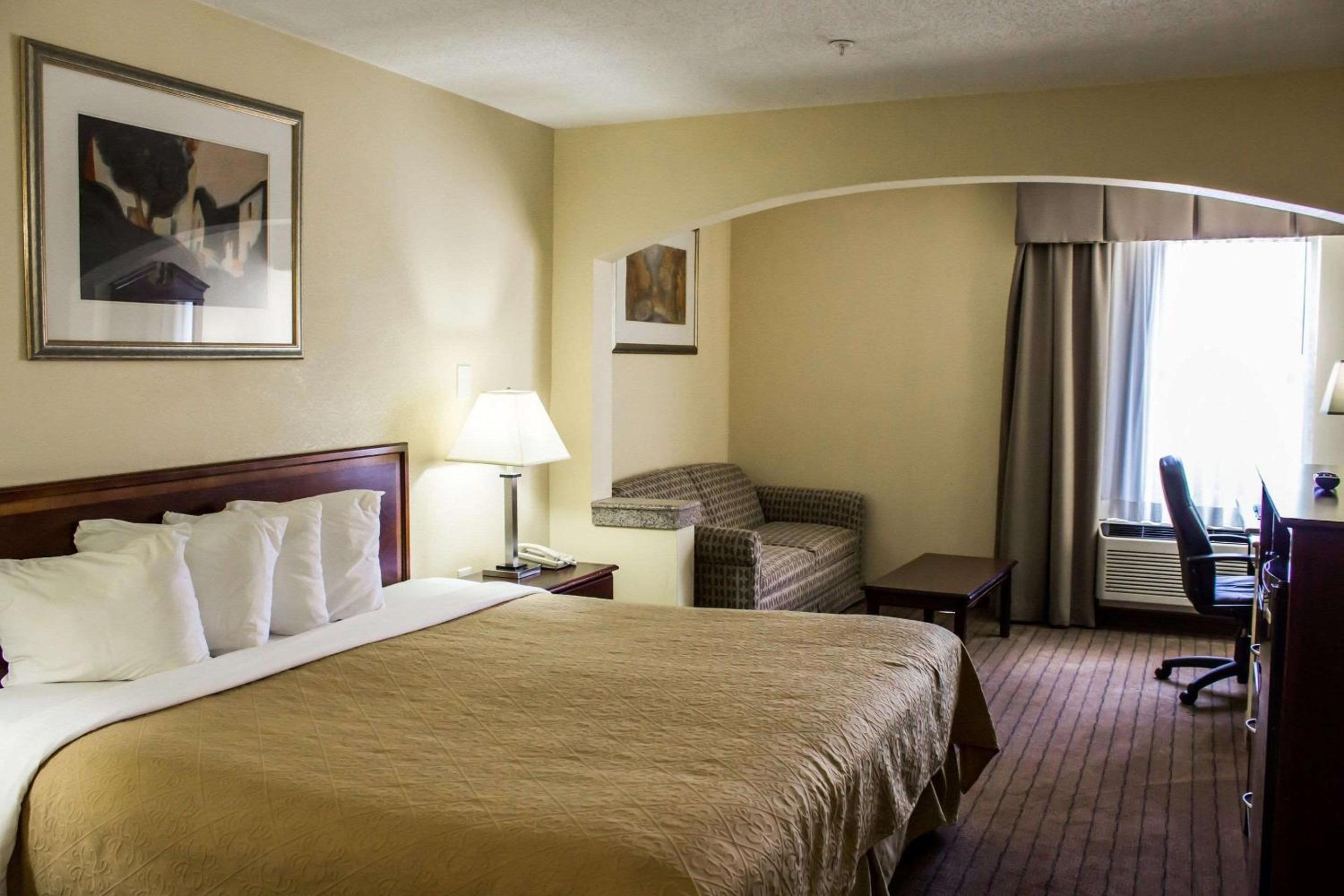 King Room with Sofa Bed - Non-Smoking - Photo 2