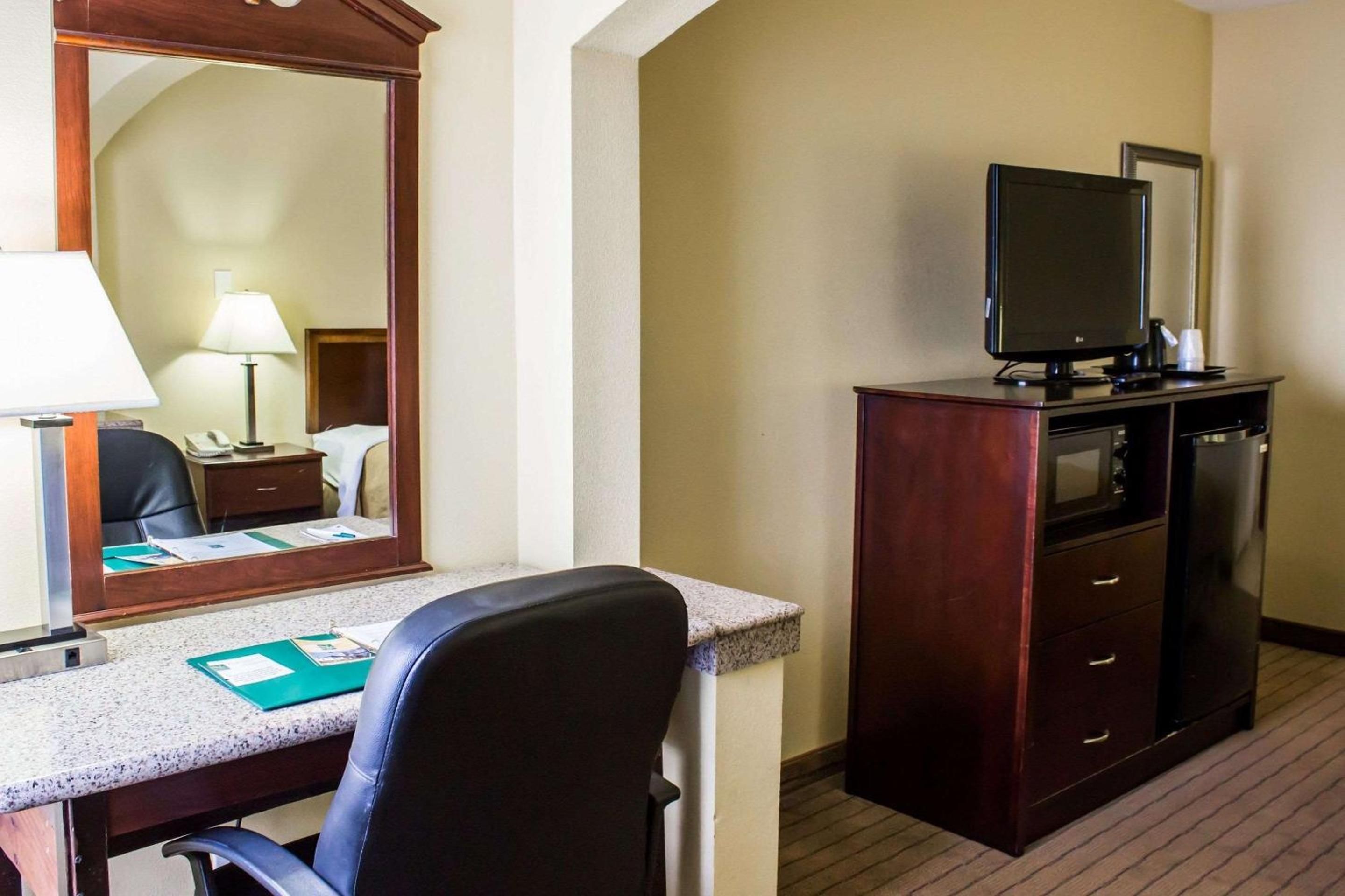 King Room - Non-Smoking - Photo 1