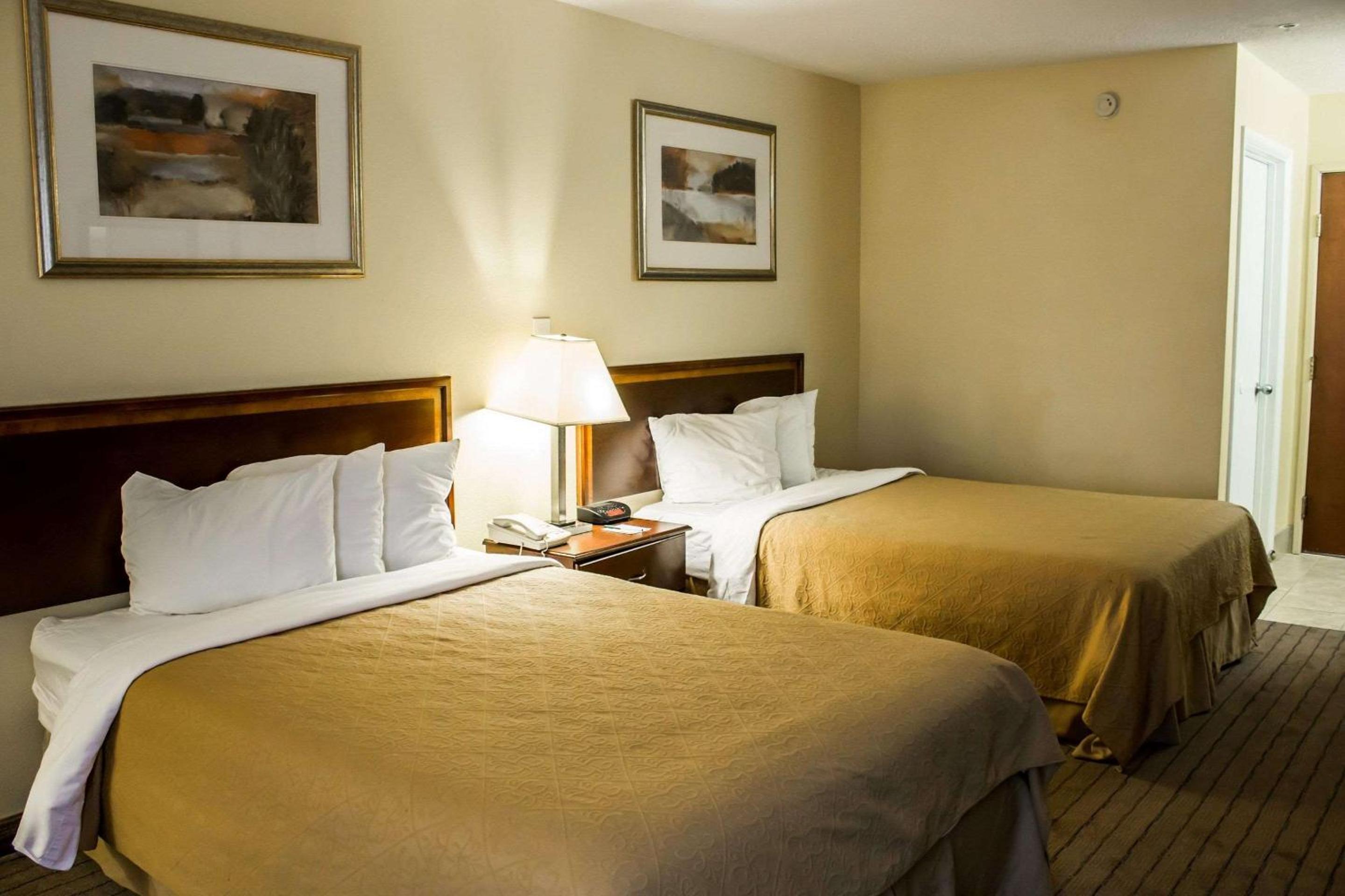 Double Room with Two Double Beds - Non-Smoking - Photo 2