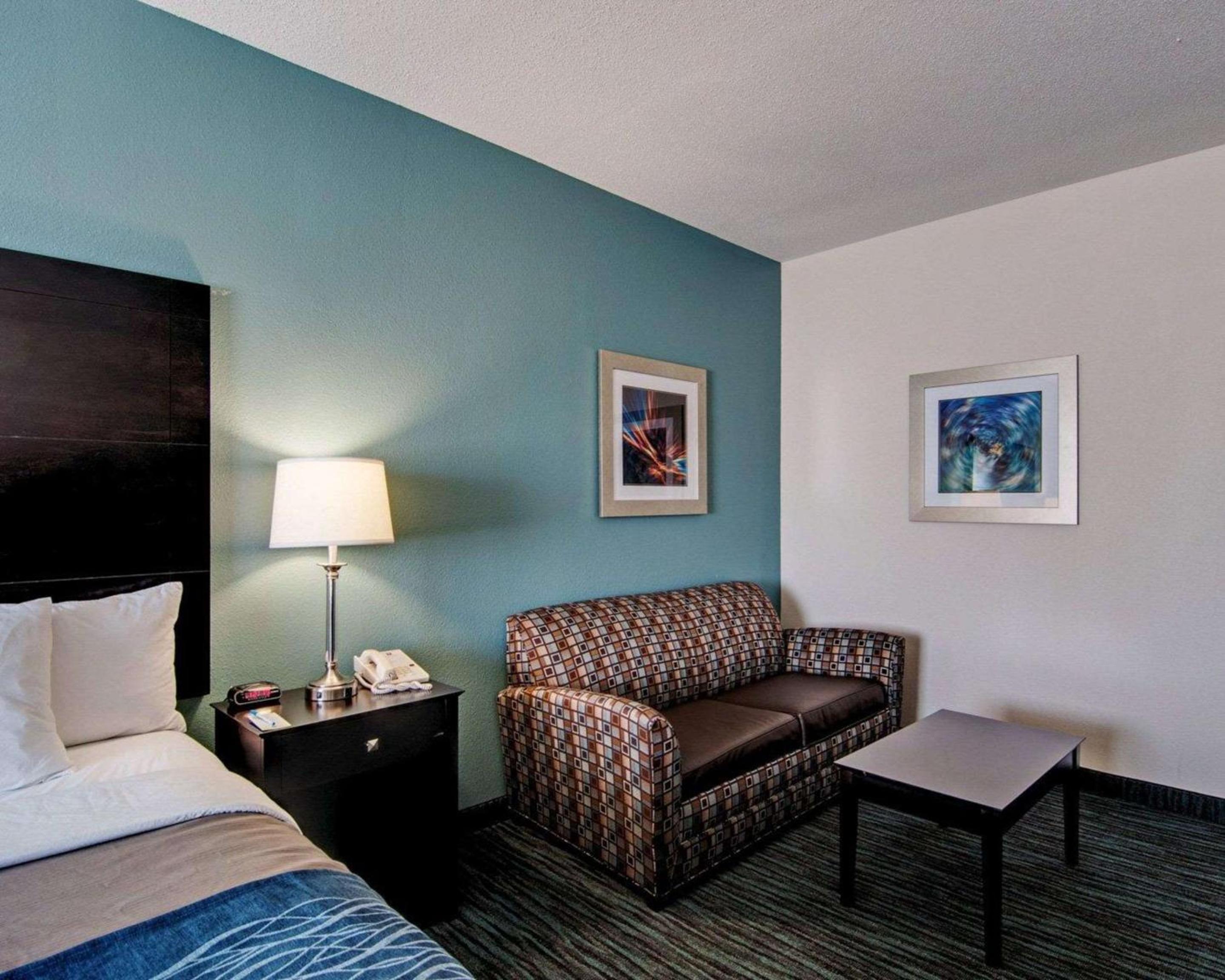 King Room - Non-Smoking - Photo 3