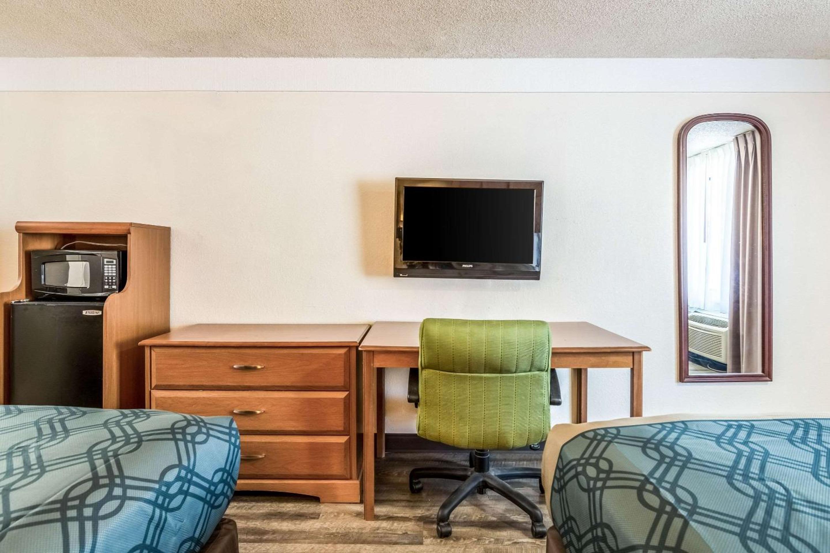 Double Room with Two Double Beds - Smoking - Photo 6