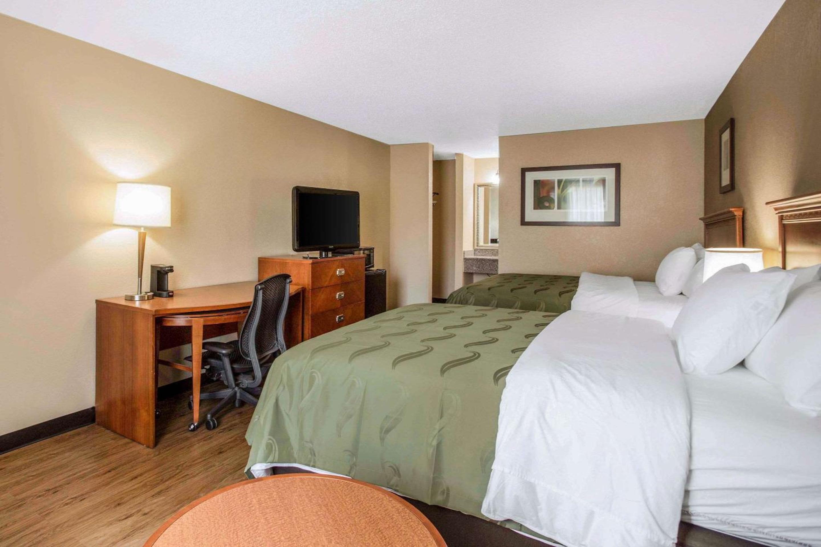 Queen Room with Two Queen Beds - Non-Smoking - Photo 1