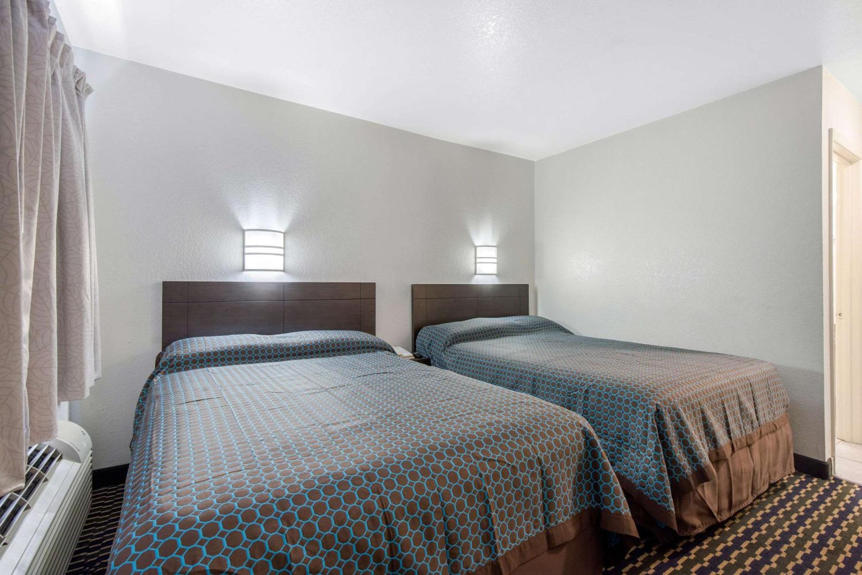 Double Room with Two Double Beds photo 3