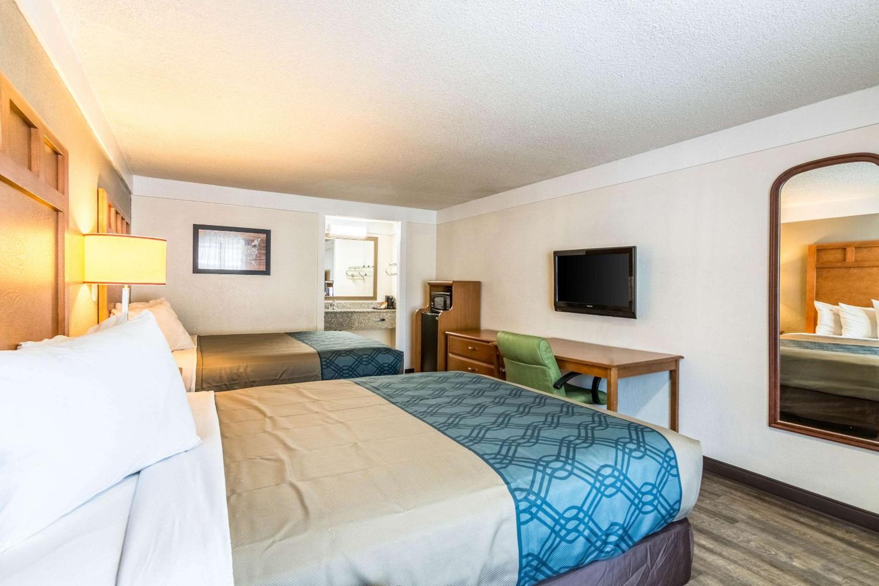 Double Room with Two Double Beds - Smoking - Photo 7