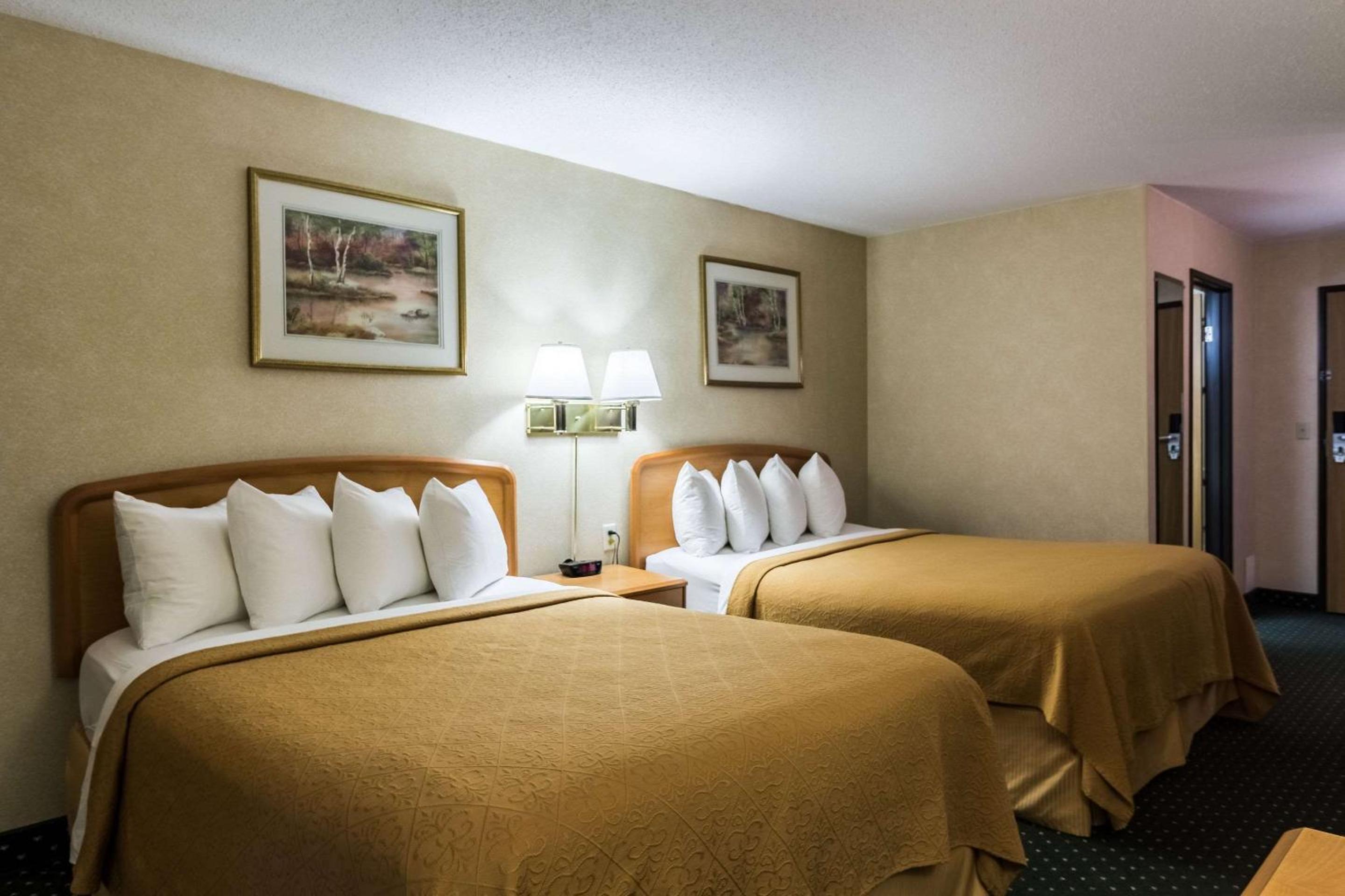 Upgraded Business Room with Two Queen Beds - Non-Smoking photo 1