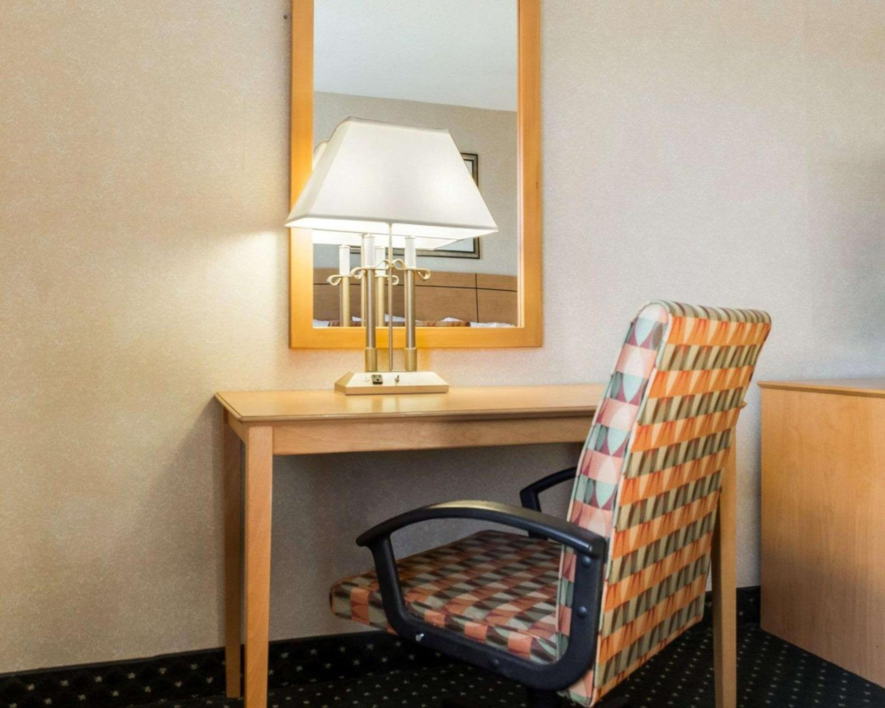 King Suite with Sofa Bed - Non-Smoking - Photo 2