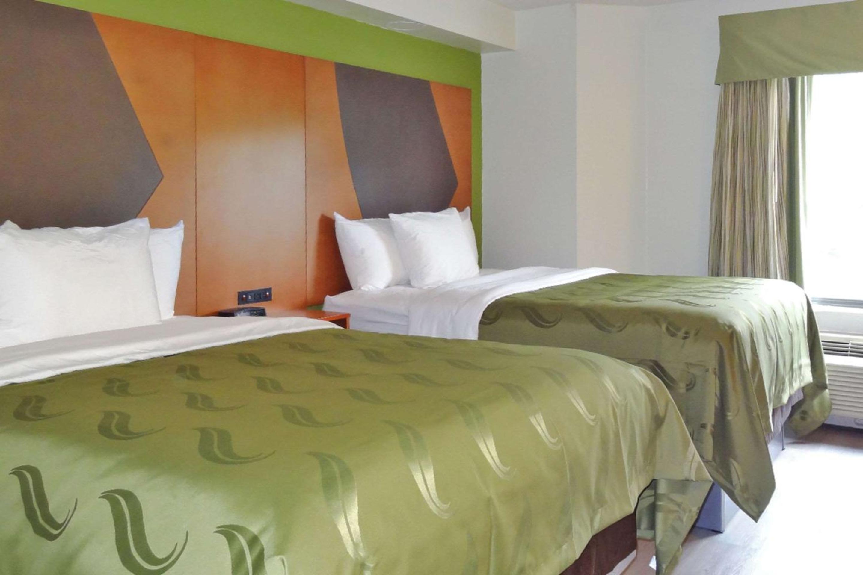Standard Double Room with Two Double Beds - Non-Smoking - Photo 4