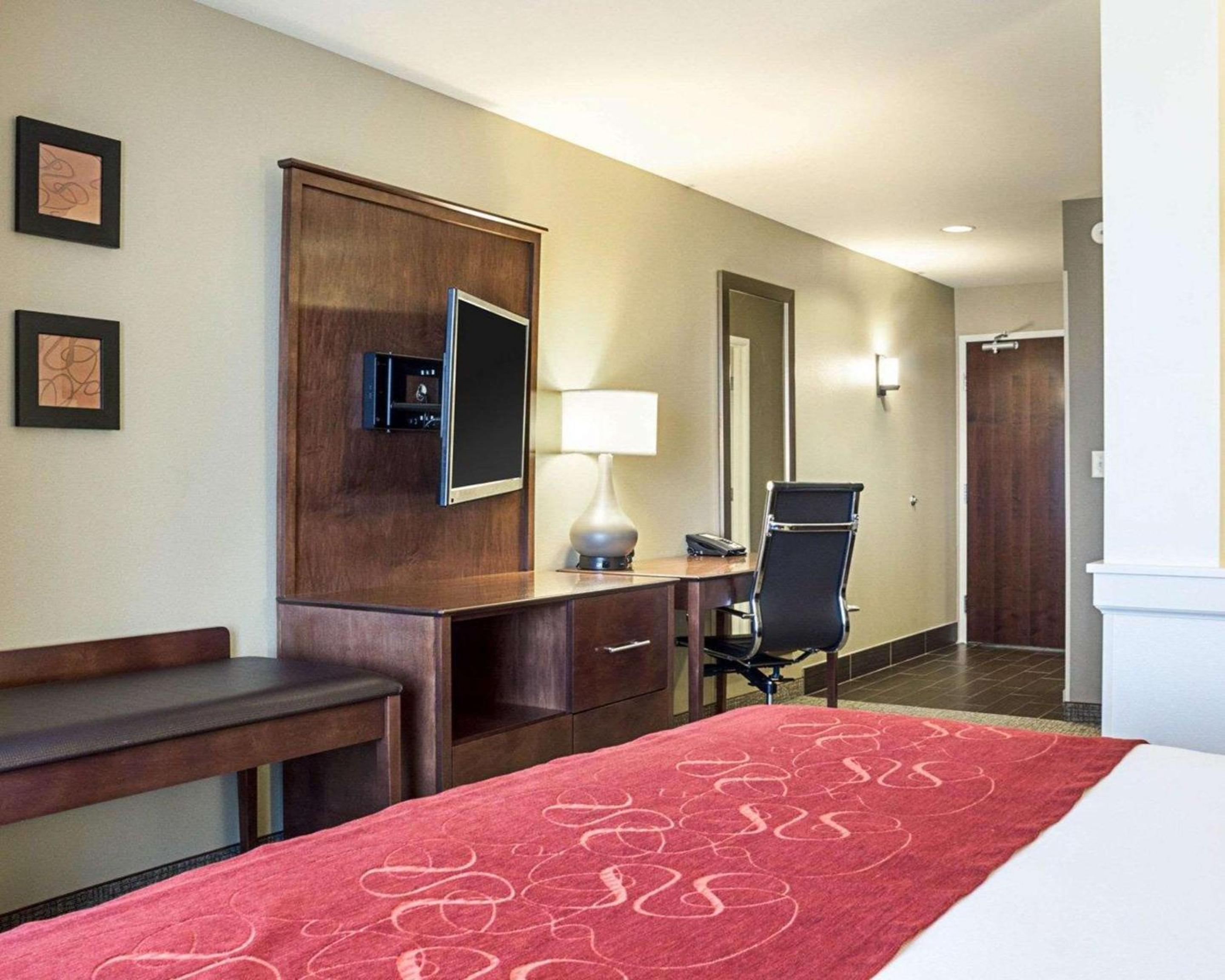 King Suite - Mobility and Hearing Accessible/Non-Smoking photo 3