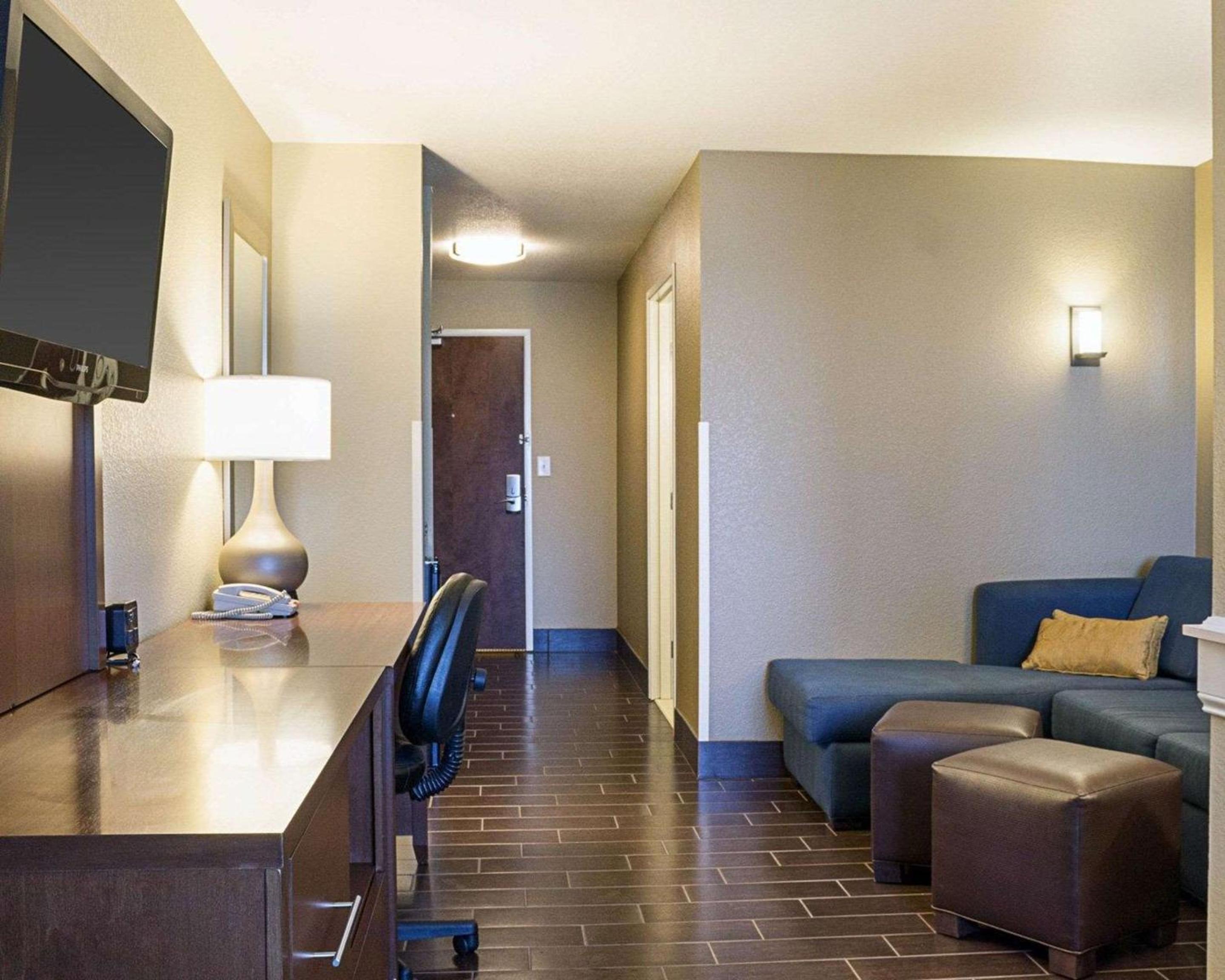 King Suite with Kitchen - Non-Smoking