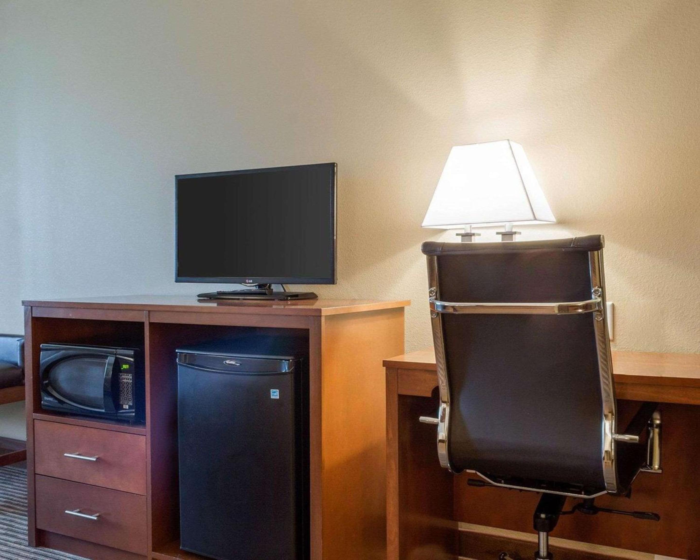 Queen Room with Two Queen Beds - Accessible/Non-Smoking  photo 3