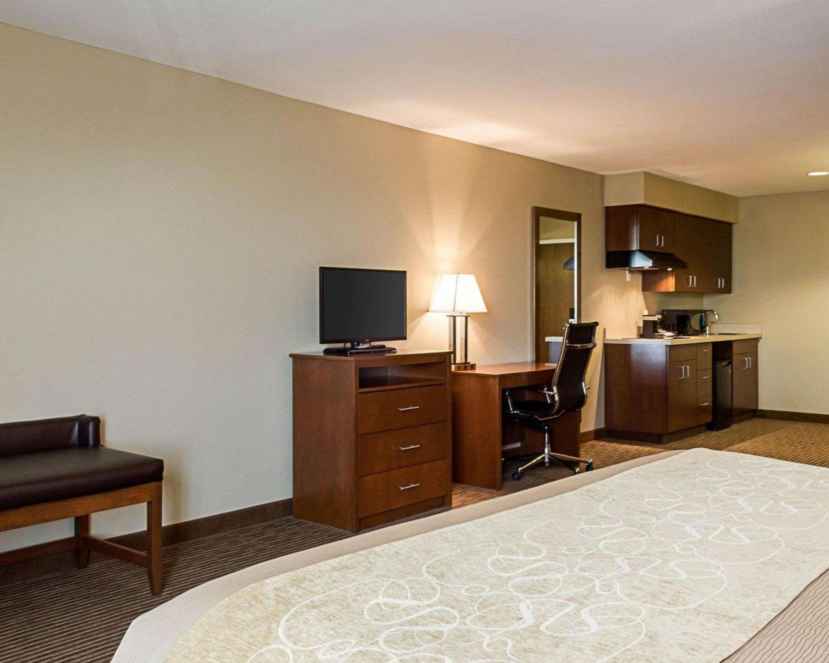 Superior King Suite - Non-Smoking photo 1
