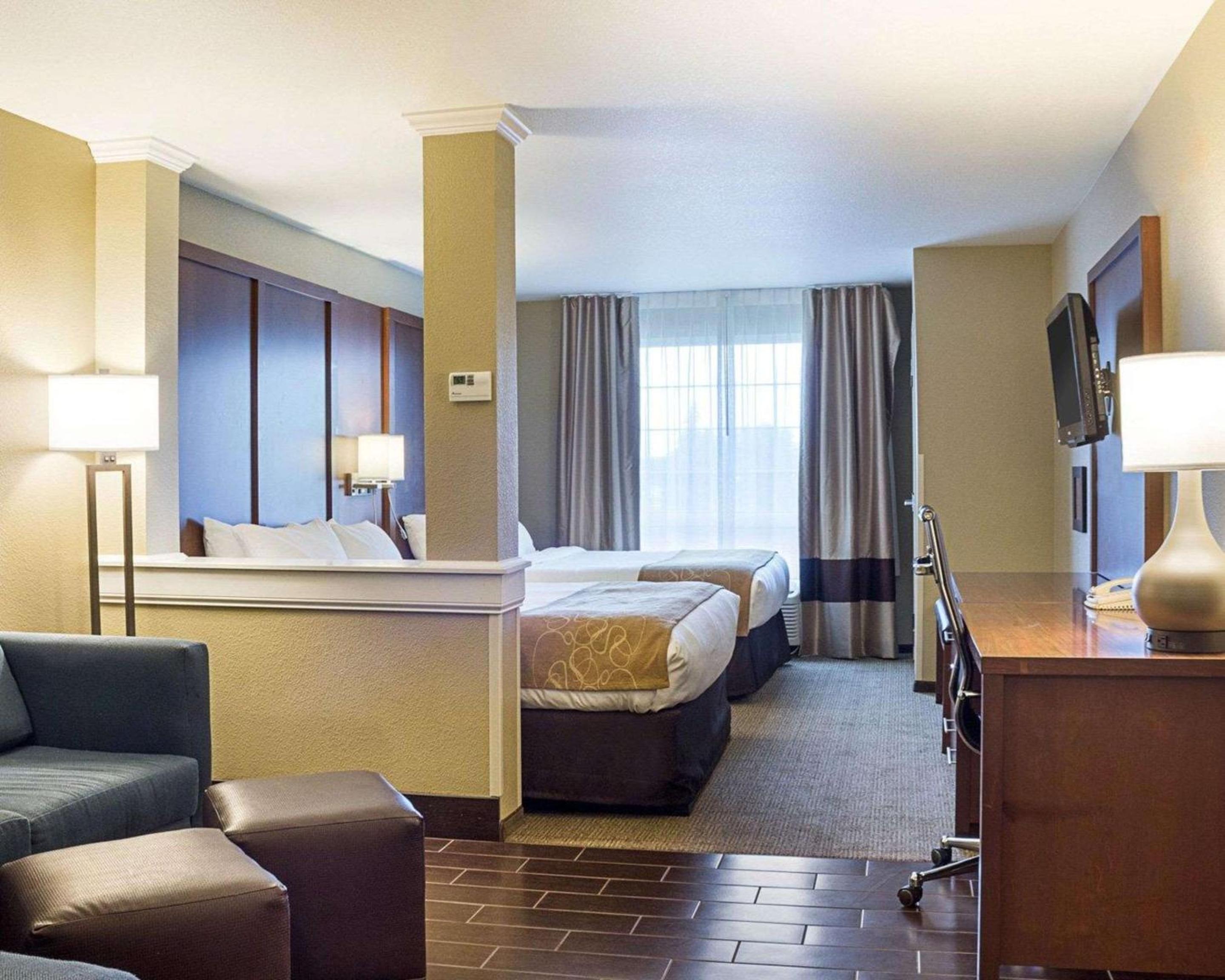 Queen Suite with Sofa Bed - Non-Smoking