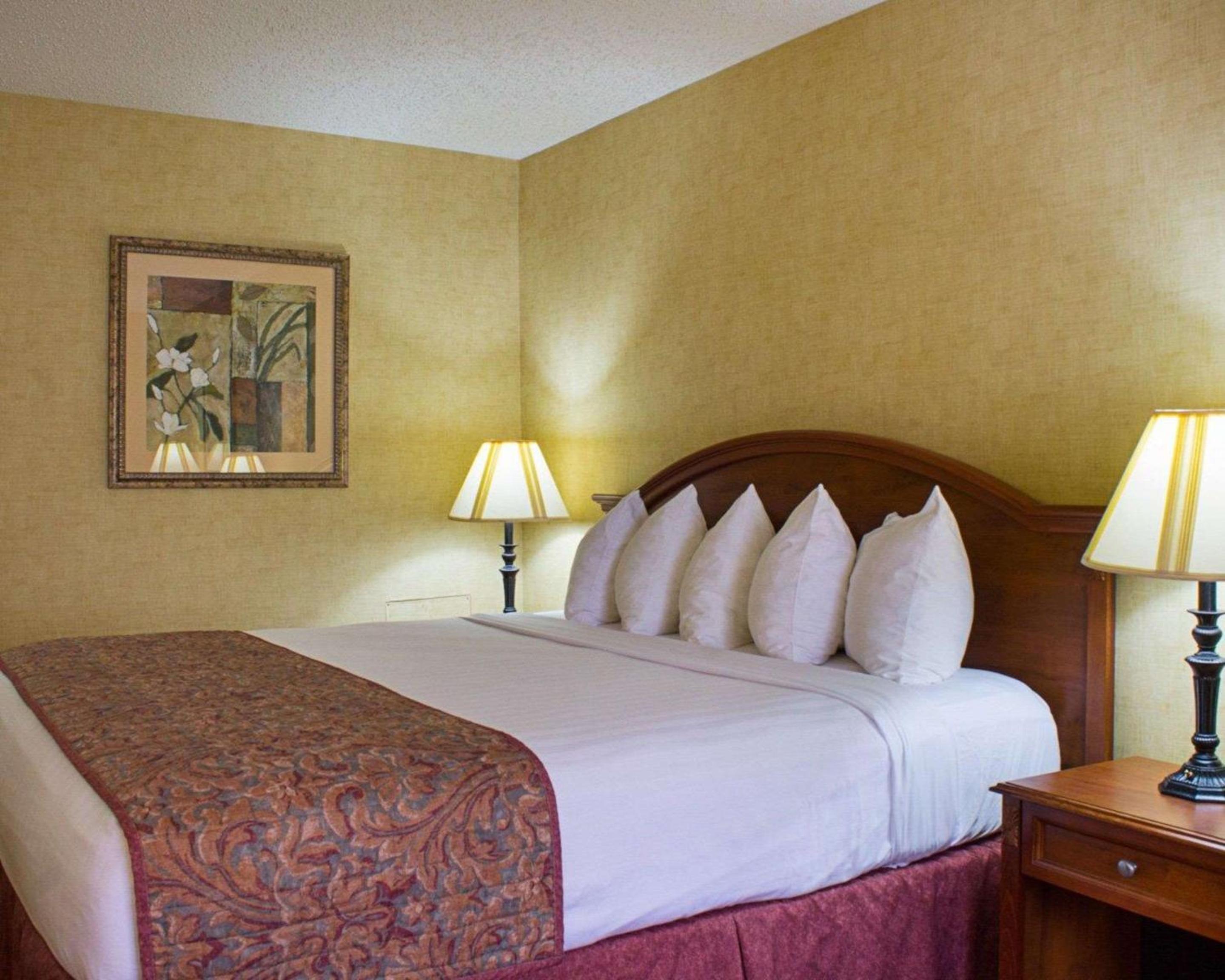 King Room - Non-Smoking - Photo 2