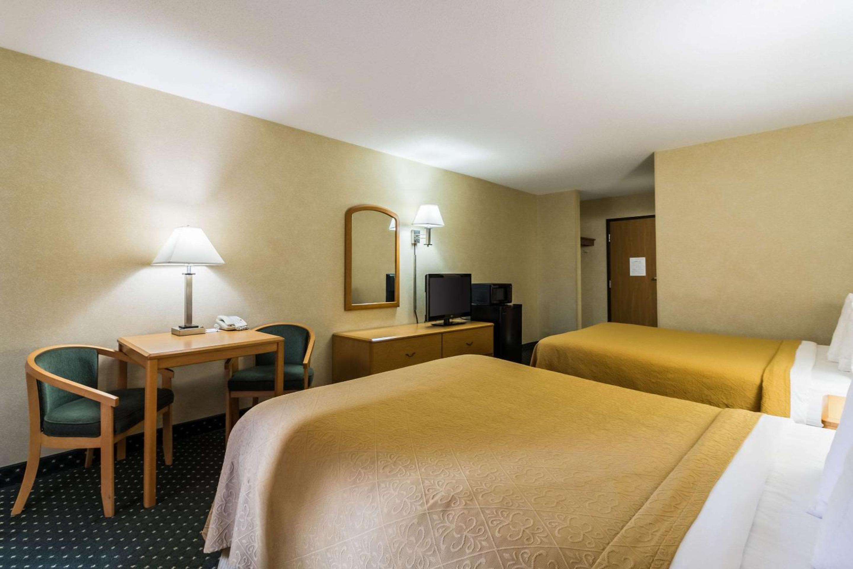 Queen Room with Two Queen Beds - Non-Smoking photo 1
