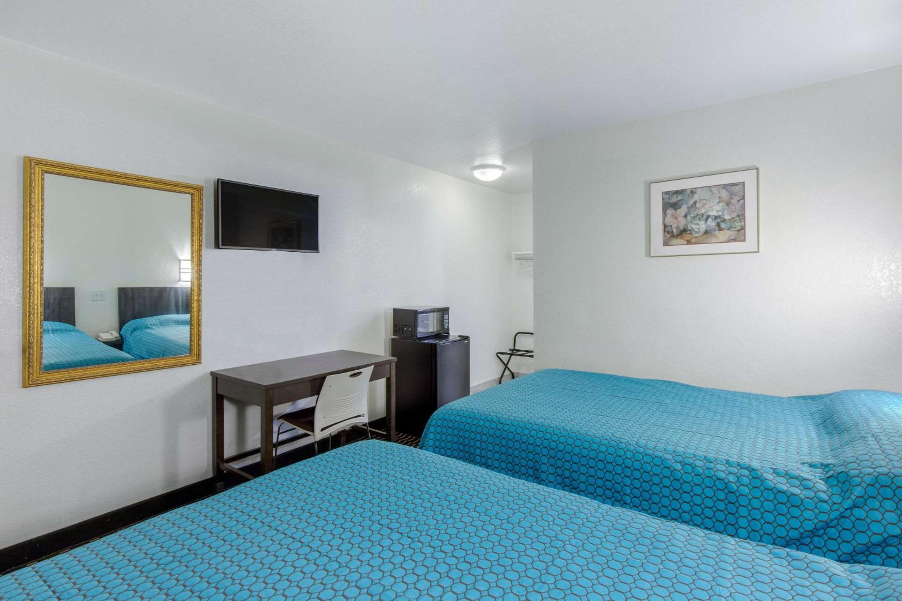 Double Room with Two Double Beds - Non-Smoking photo 2