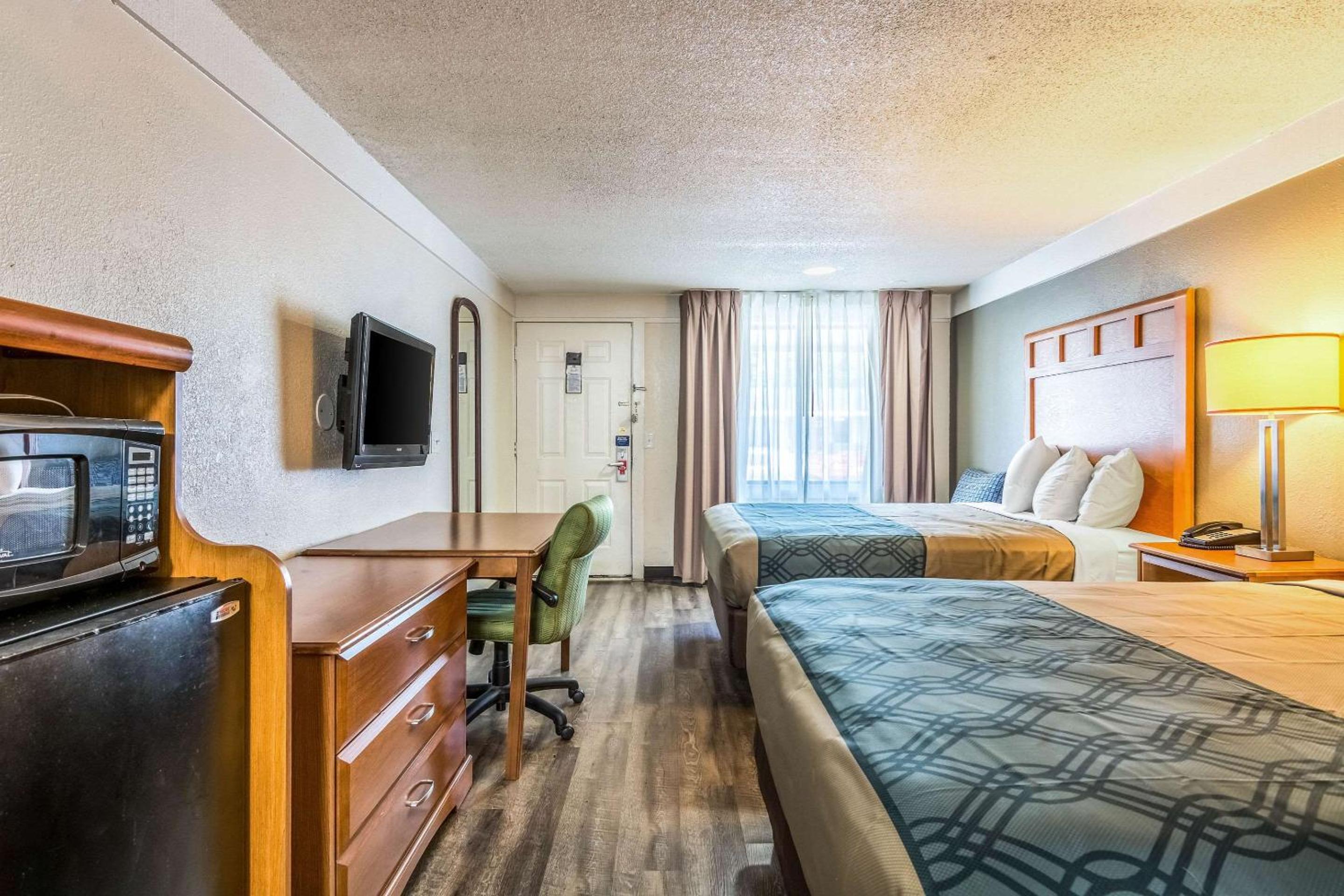 Double Room with Two Double Beds - Smoking - Photo 10