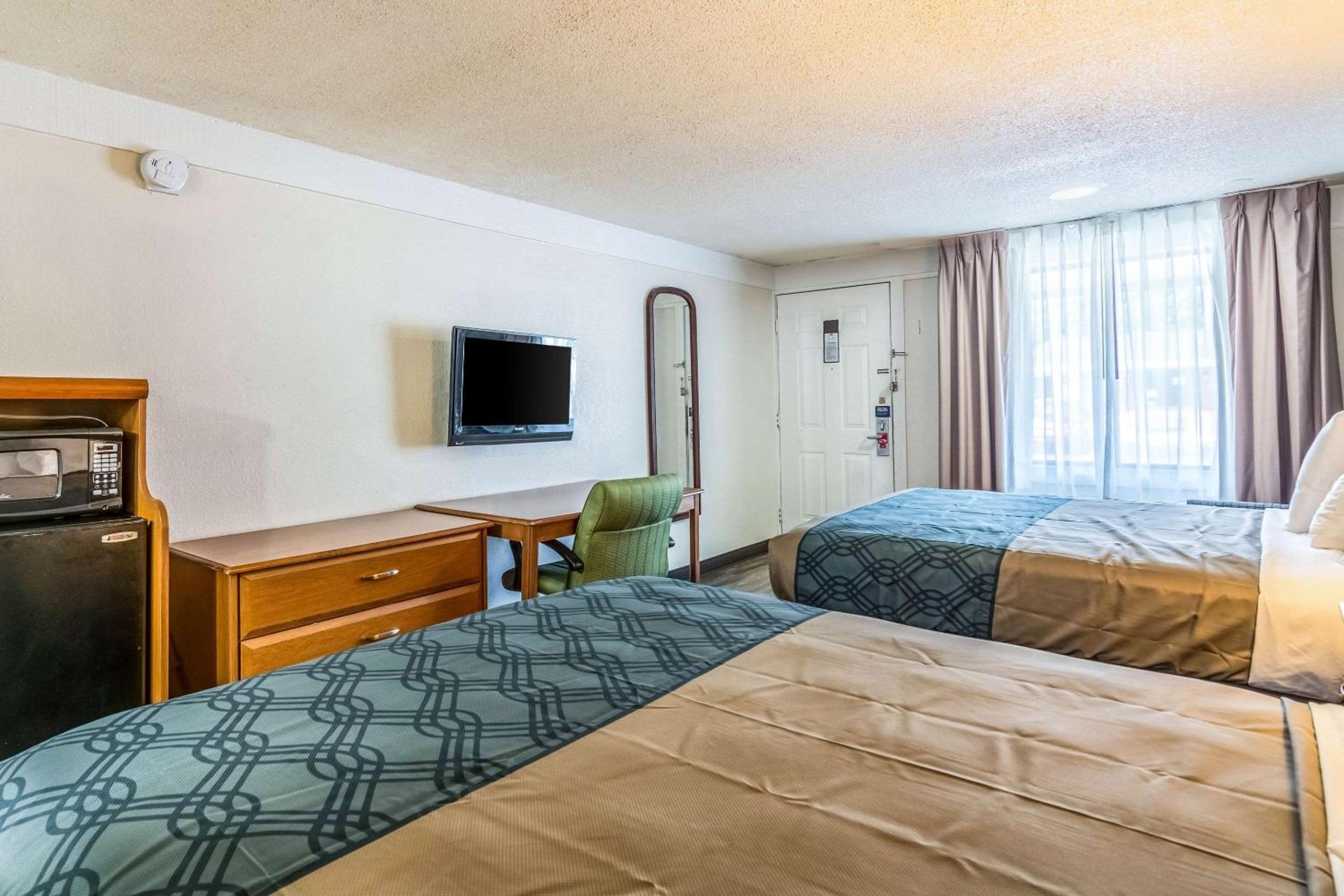 Double Room with Two Double Beds - Smoking - Photo 11