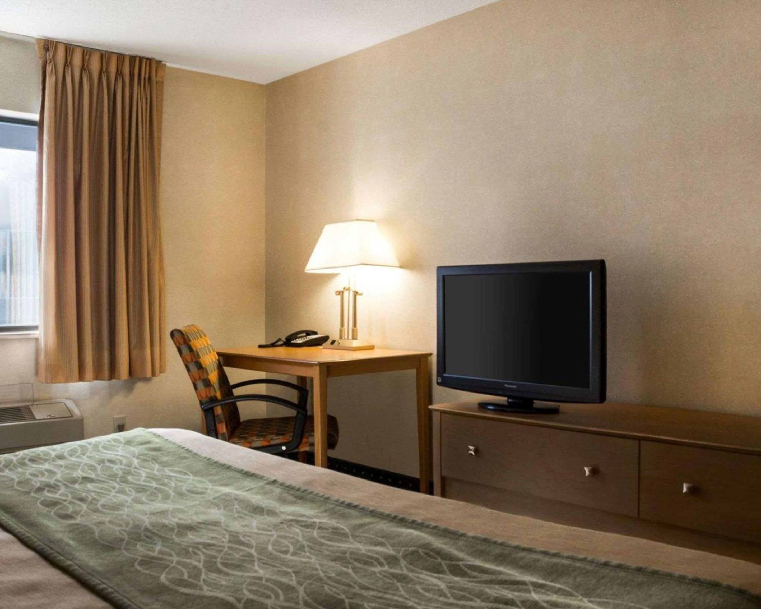 King Room - Non-Smoking - Photo 3