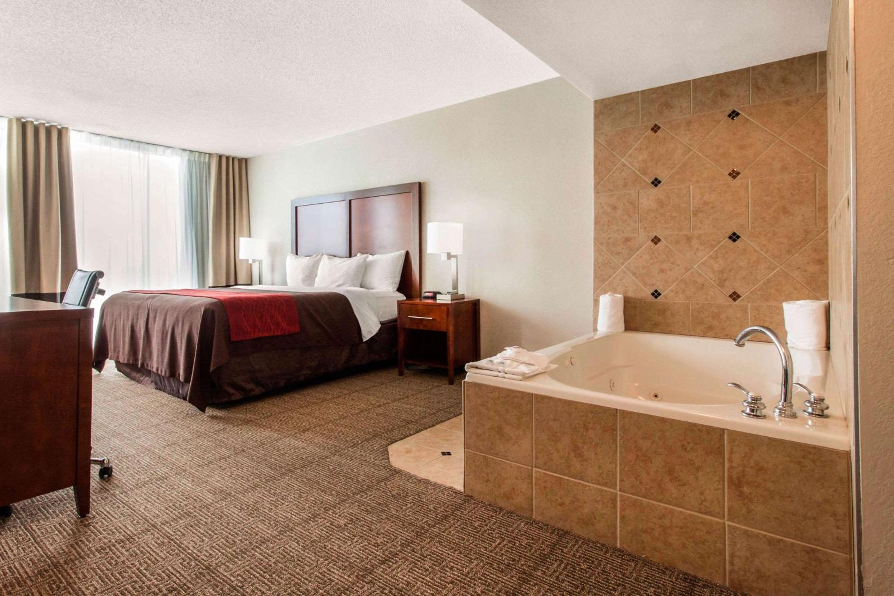 King Suite with Fireplace - Non-Smoking