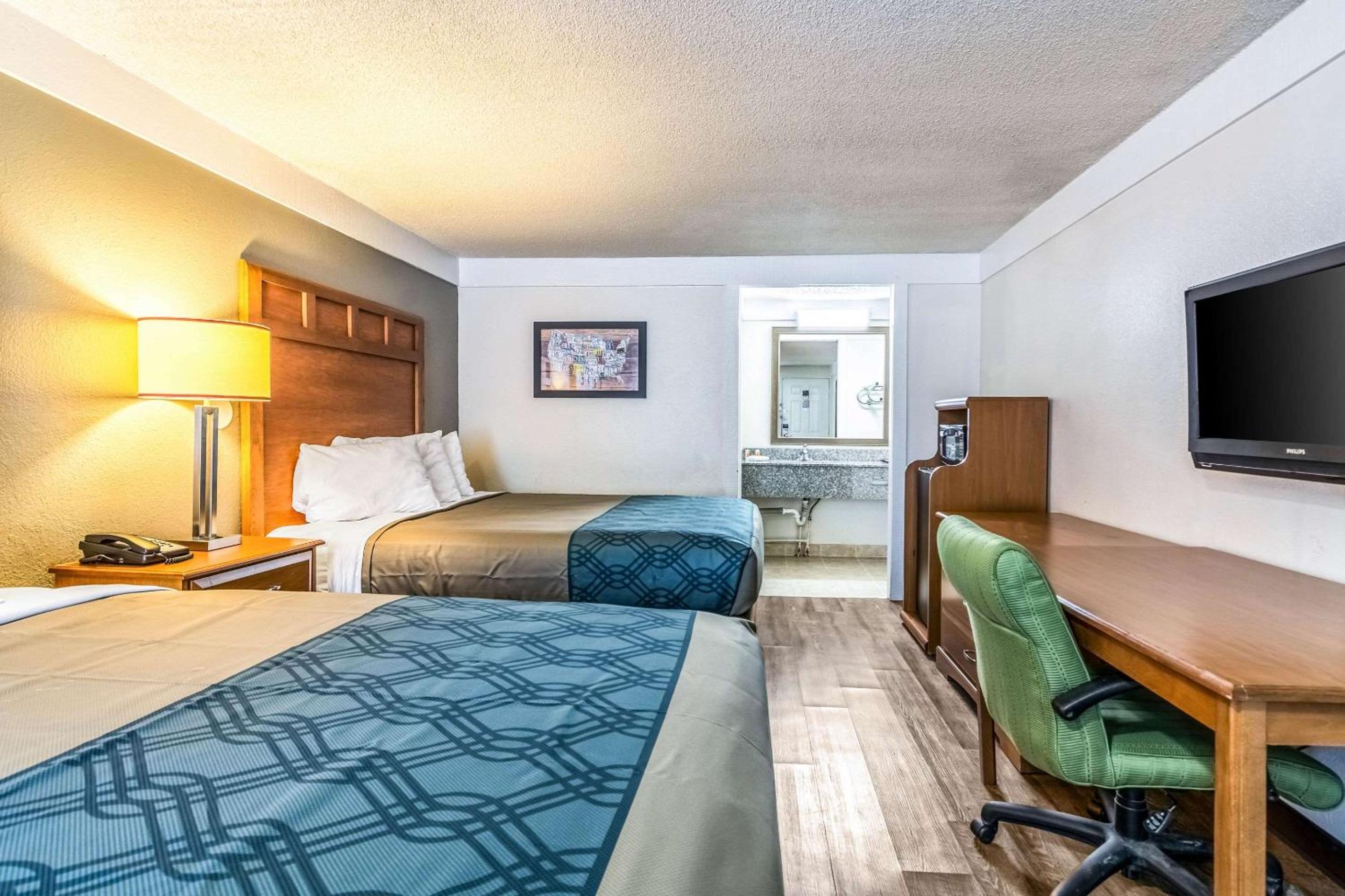 Double Room with Two Double Beds - Smoking - Photo 12