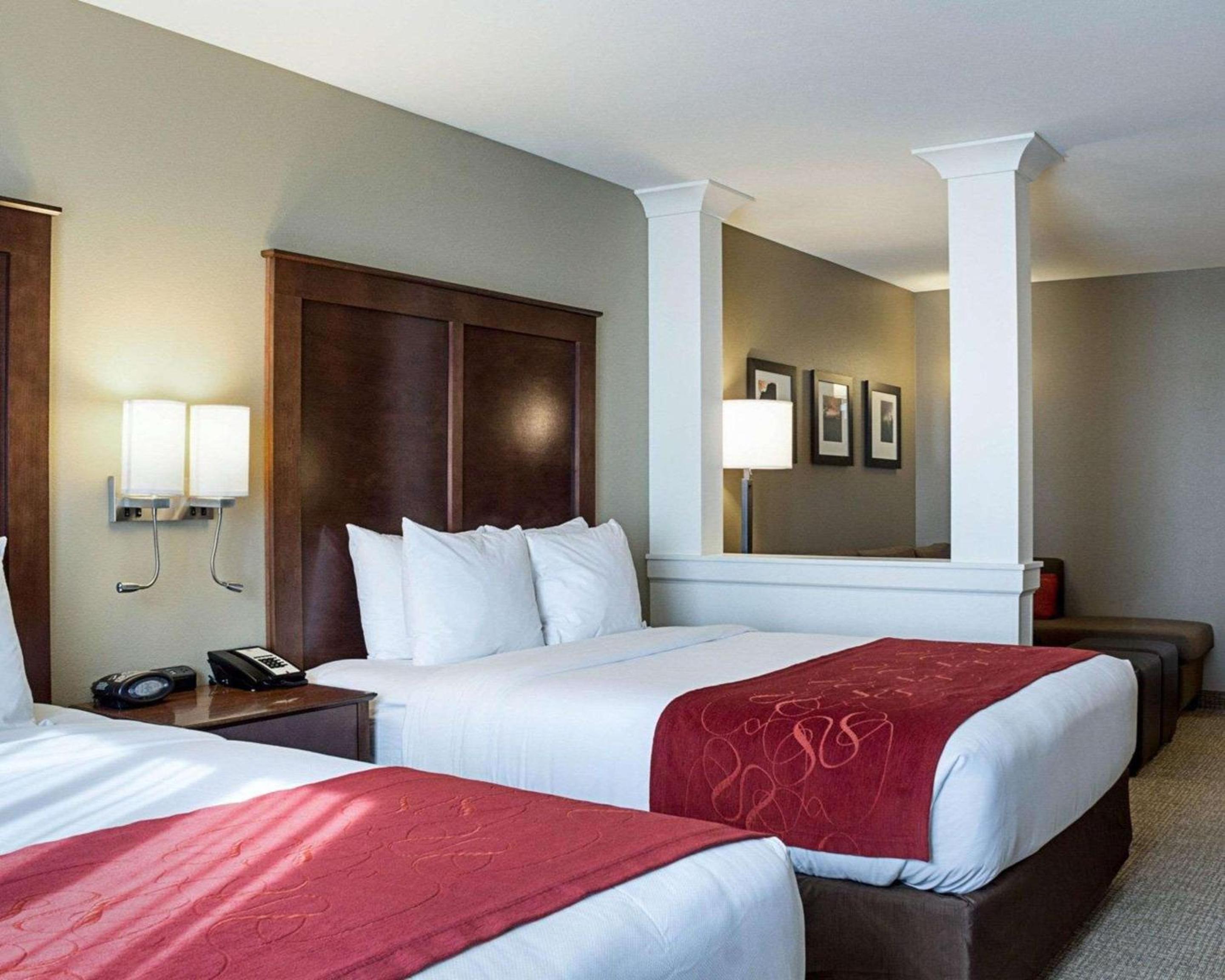 Queen Suite with Two Queen Beds - Non-Smoking photo 1