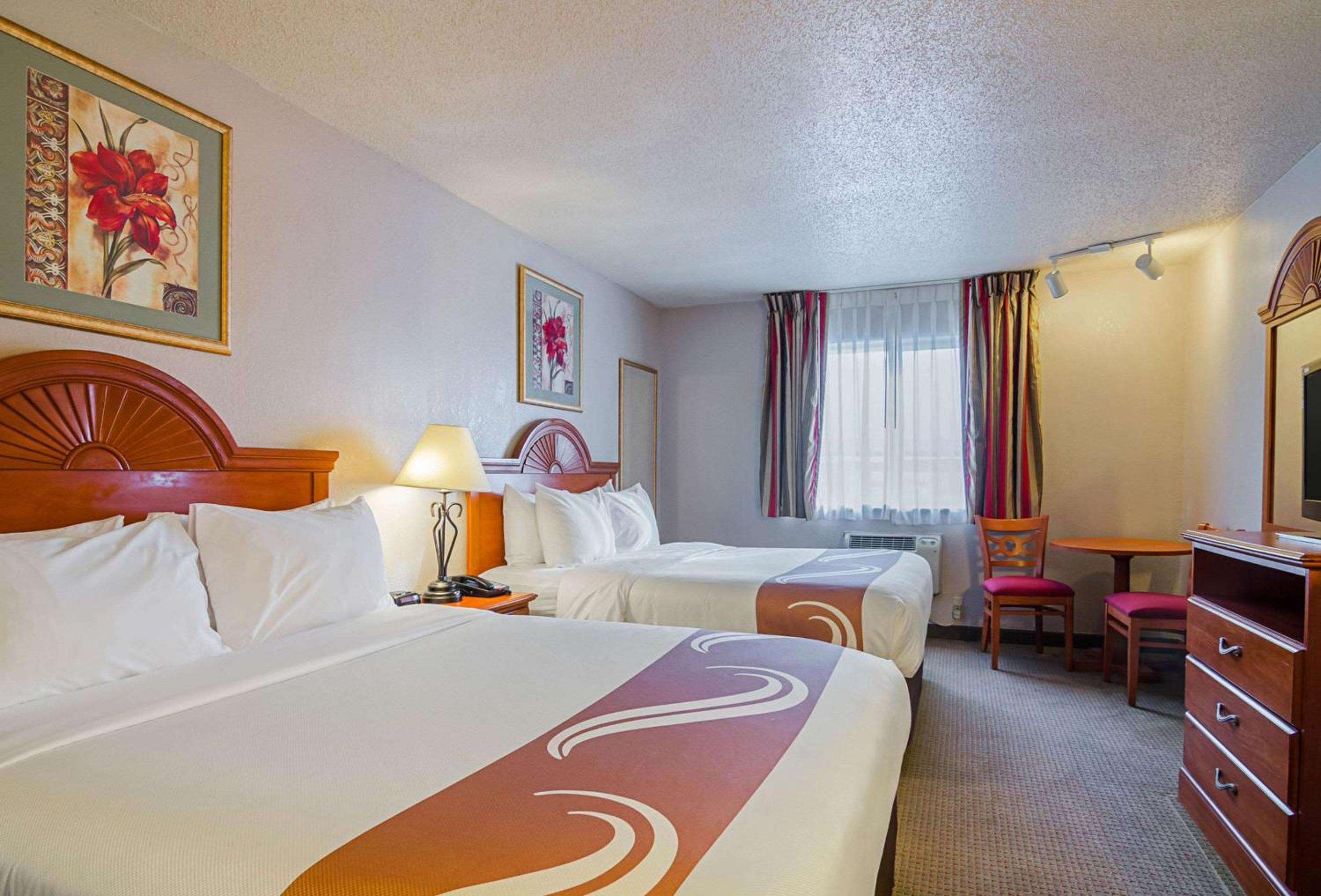 Double Room with Two Double Beds - Non-Smoking - Photo 5