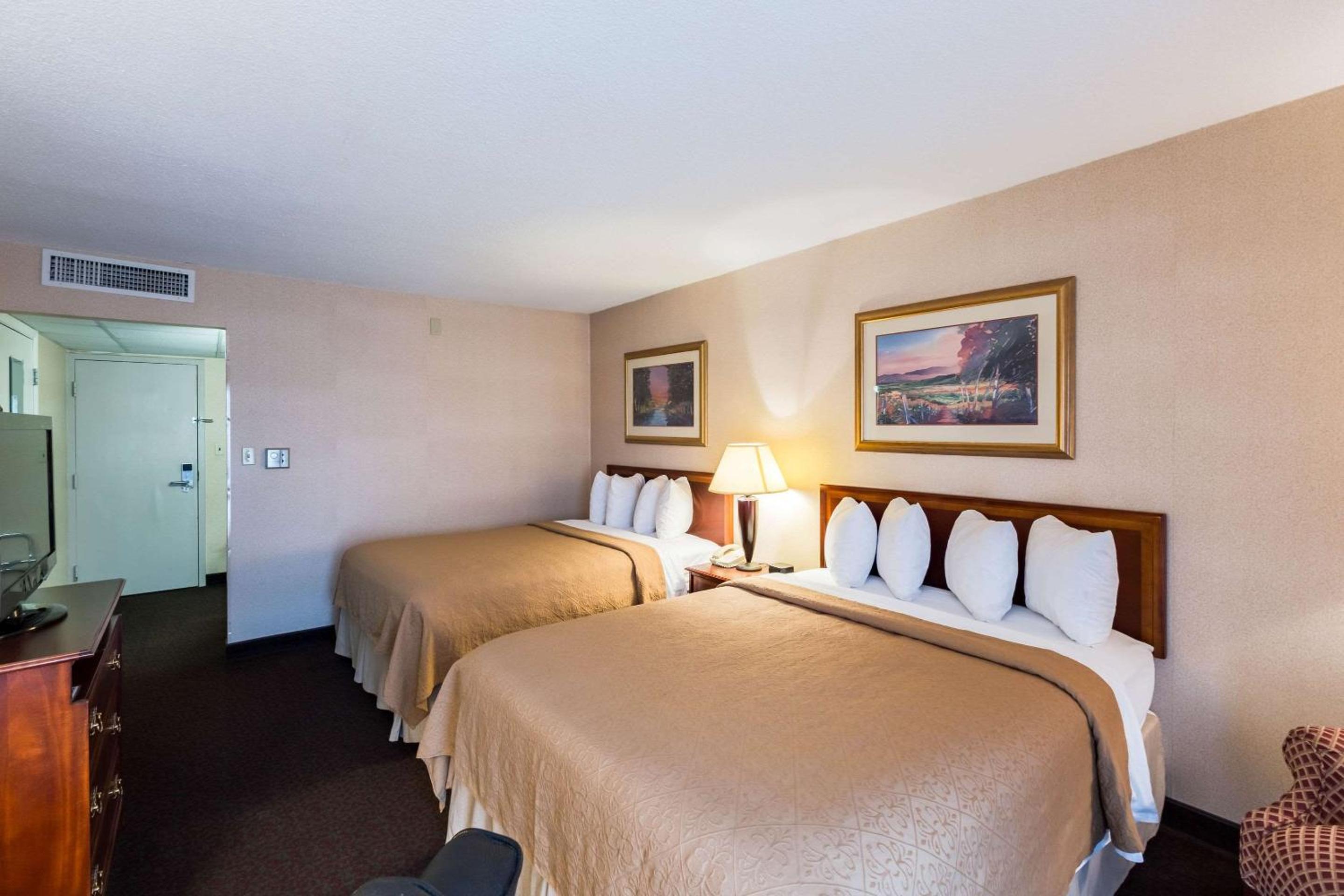 Queen Room with Two Queen Beds - Accessible/Non-Smoking  - Photo 3