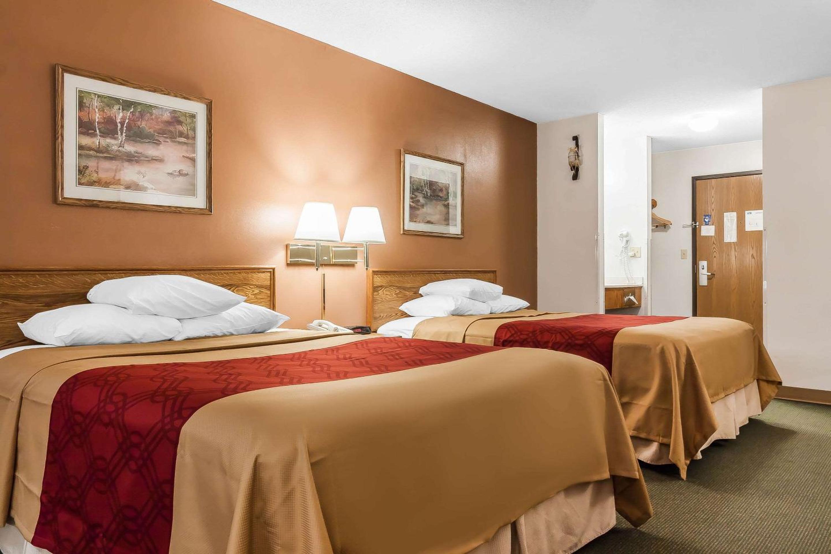 Queen Room with Two Queen Beds - Non Smoking