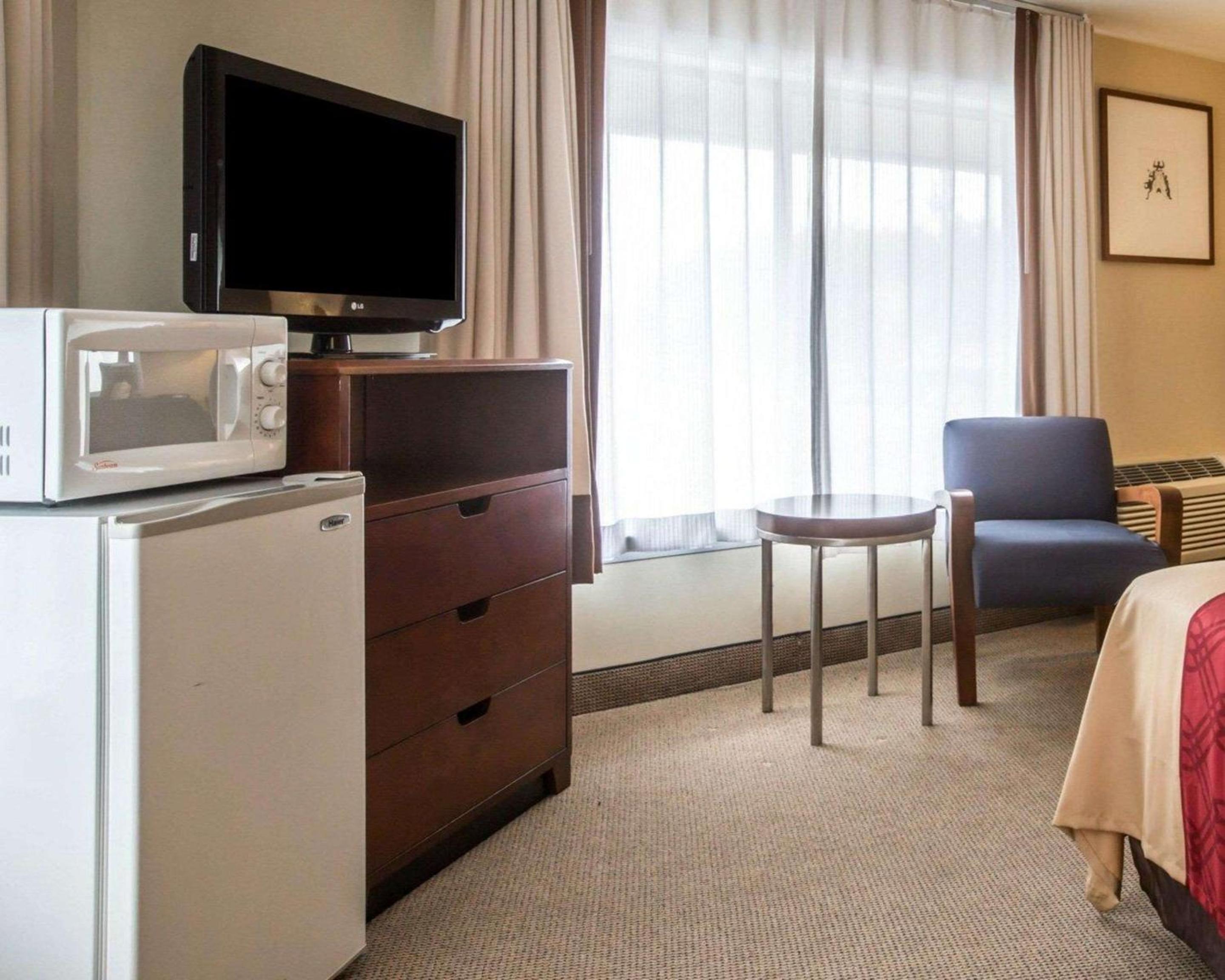 King Room - Non-Smoking - Photo 1