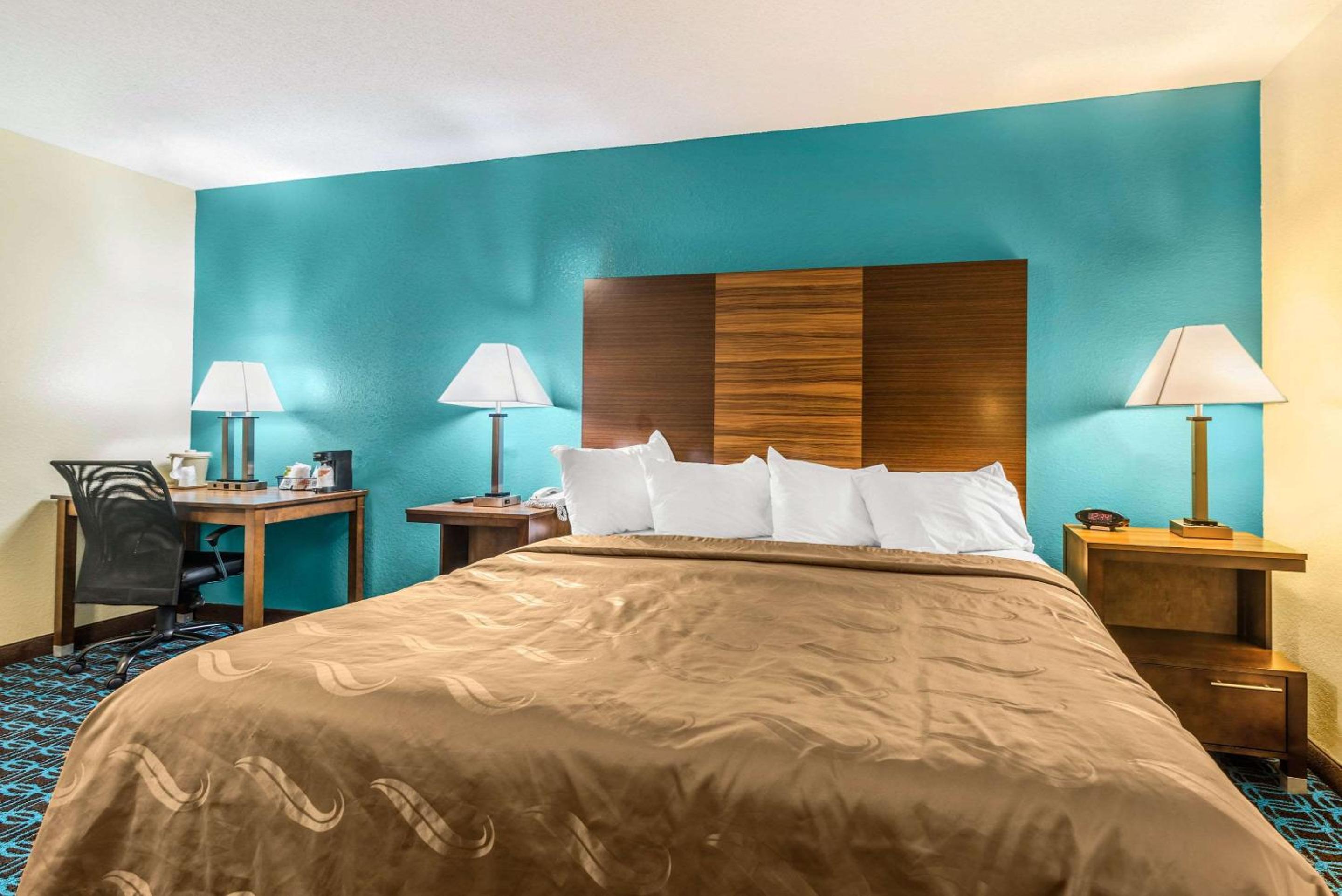 Standard King Room - Photo 1