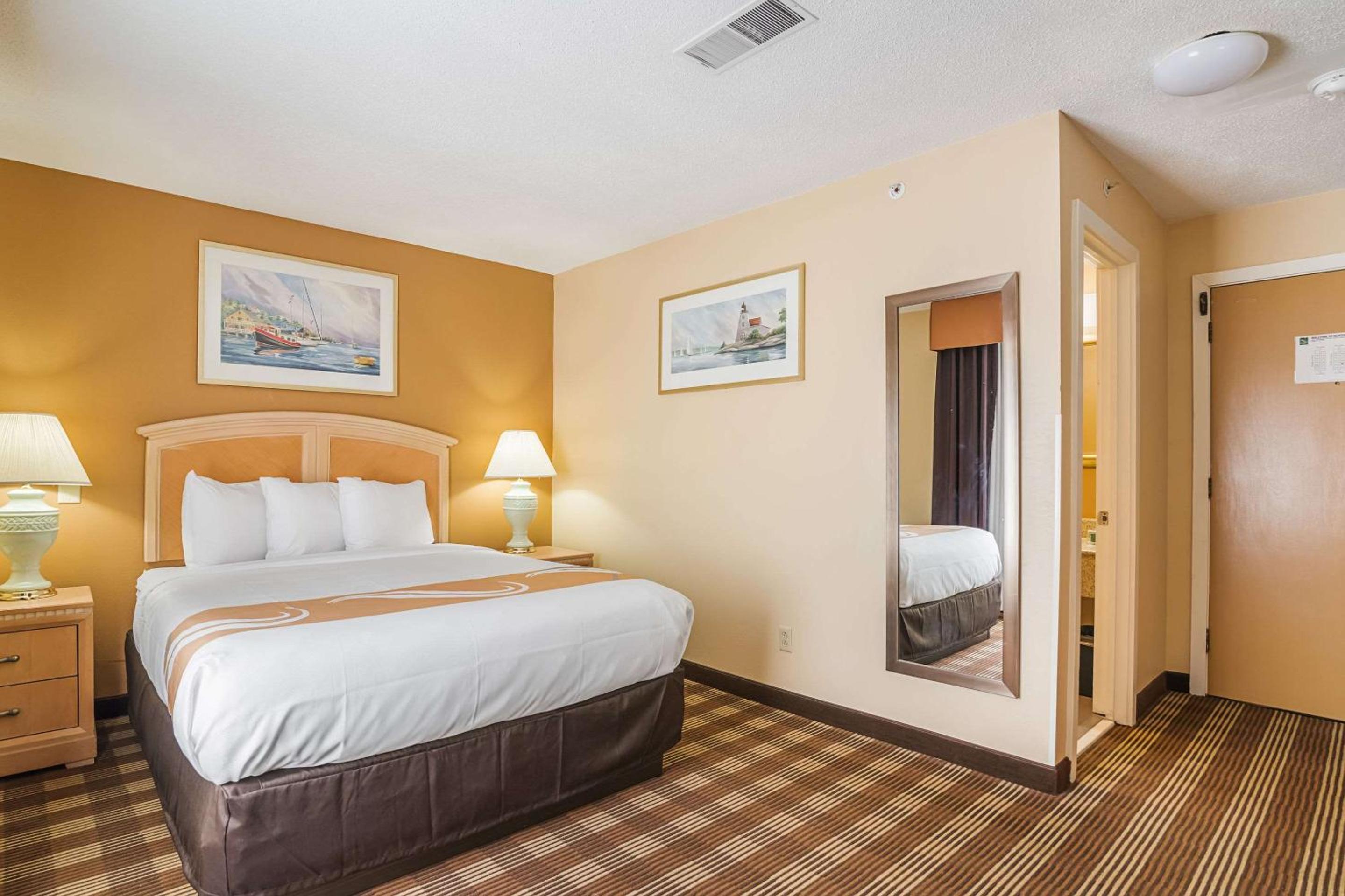 Queen Room - Photo 2
